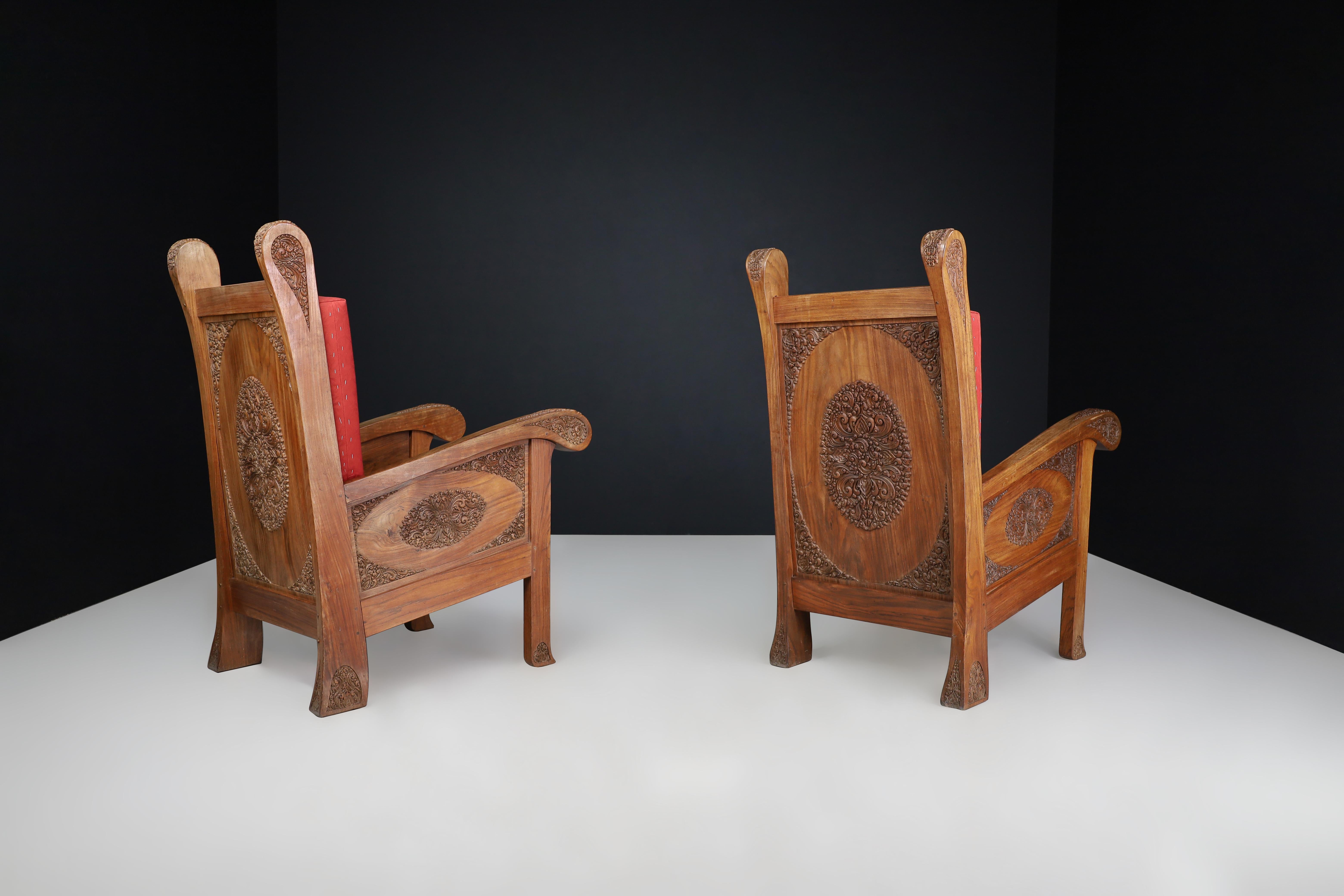 Hand-Carved Walnut High Back Chairs, Indonesia, Early 20th Century In Good Condition For Sale In Almelo, NL