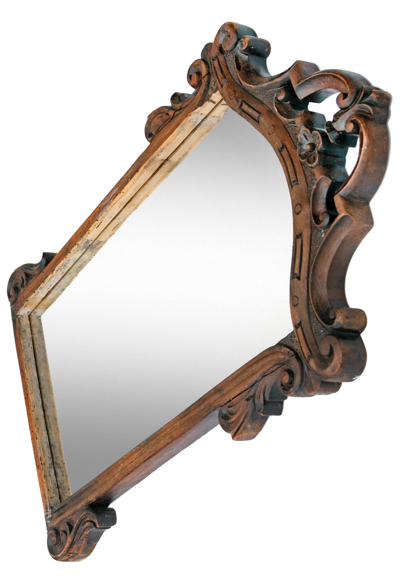 Hand Carved Walnut Victorian Crowned Entry Mirror In Good Condition For Sale In Malibu, CA