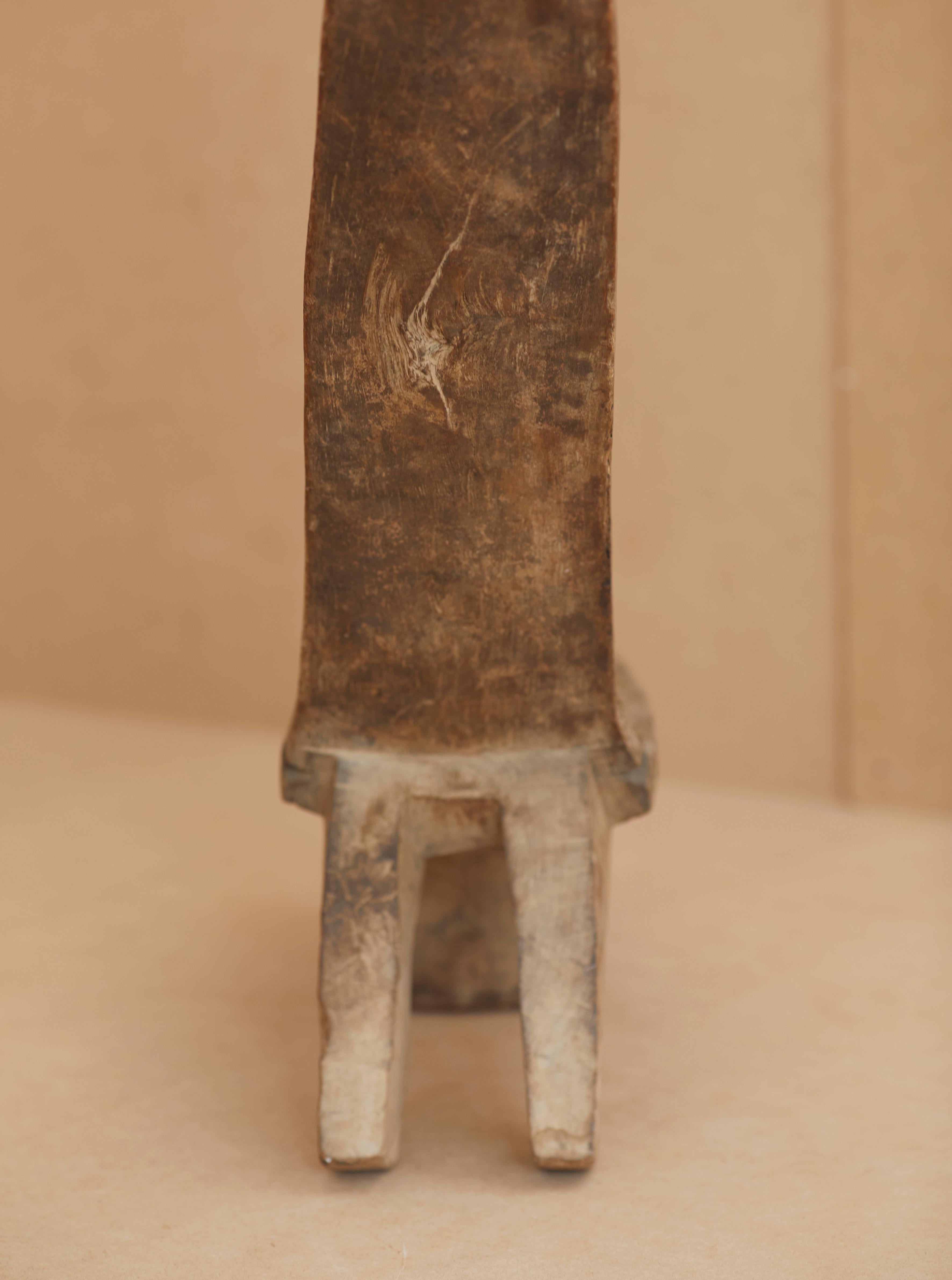 Tribal Chaise Stargazing de la tribu Lobi d'Afrique de l'Ouest sculptée à la main, vers 1940-1950, en bois massif