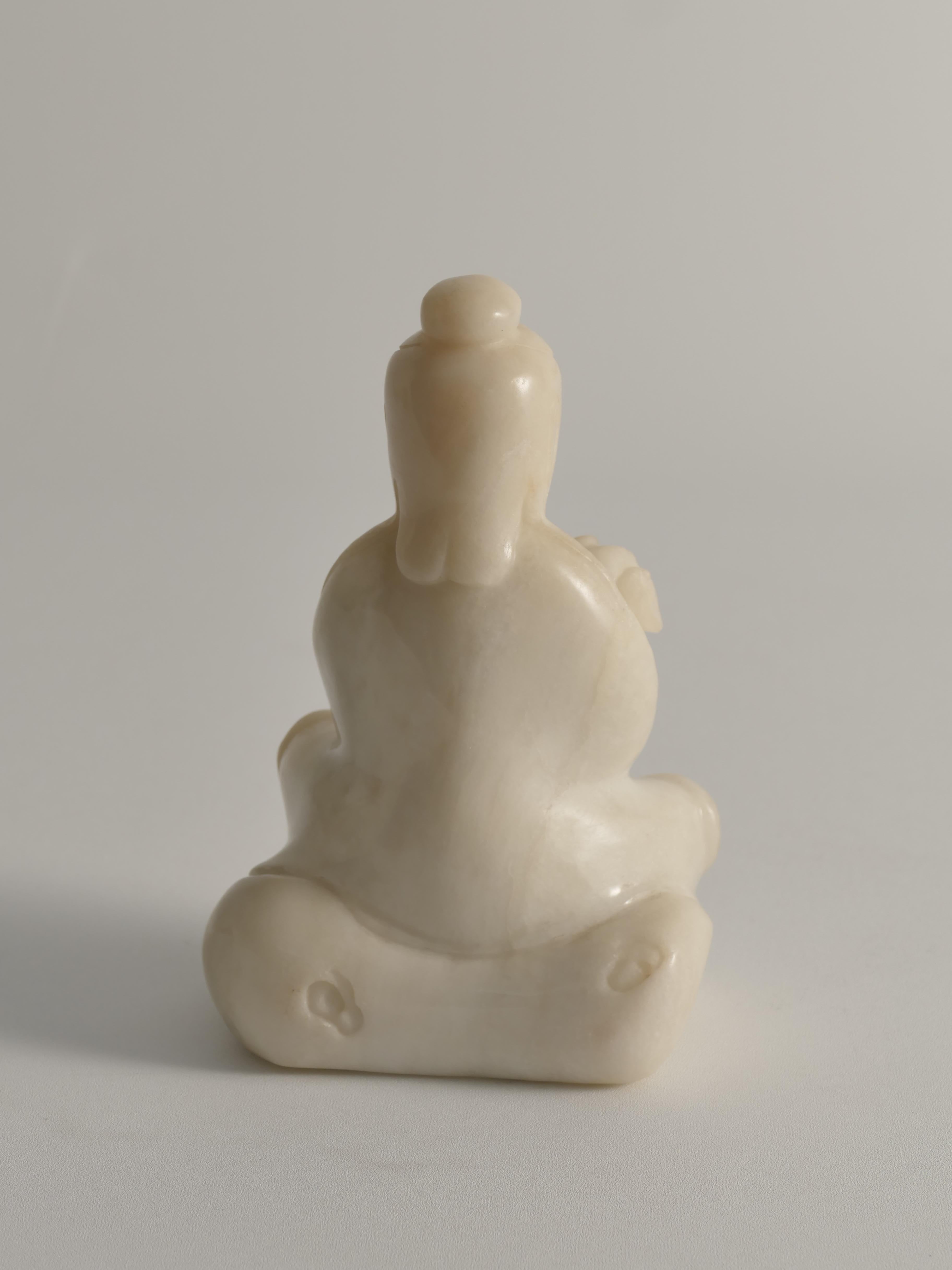 Handgeschnitzte weiße Alabasterfigur aus Guanyin, China, frühes 20. Jahrhundert im Angebot 4