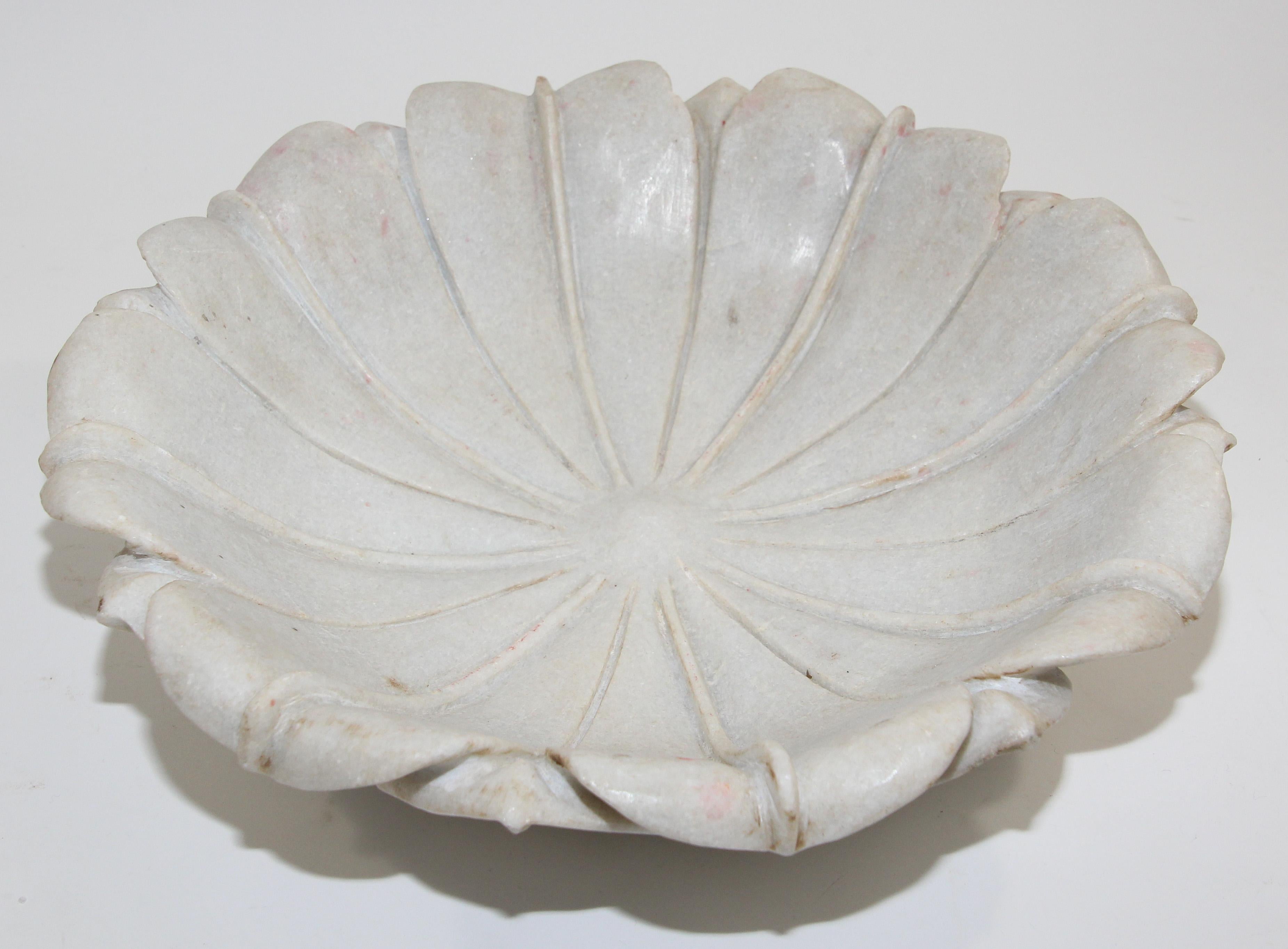 Bol en forme de lotus en marbre blanc sculpté à la main Inde 3