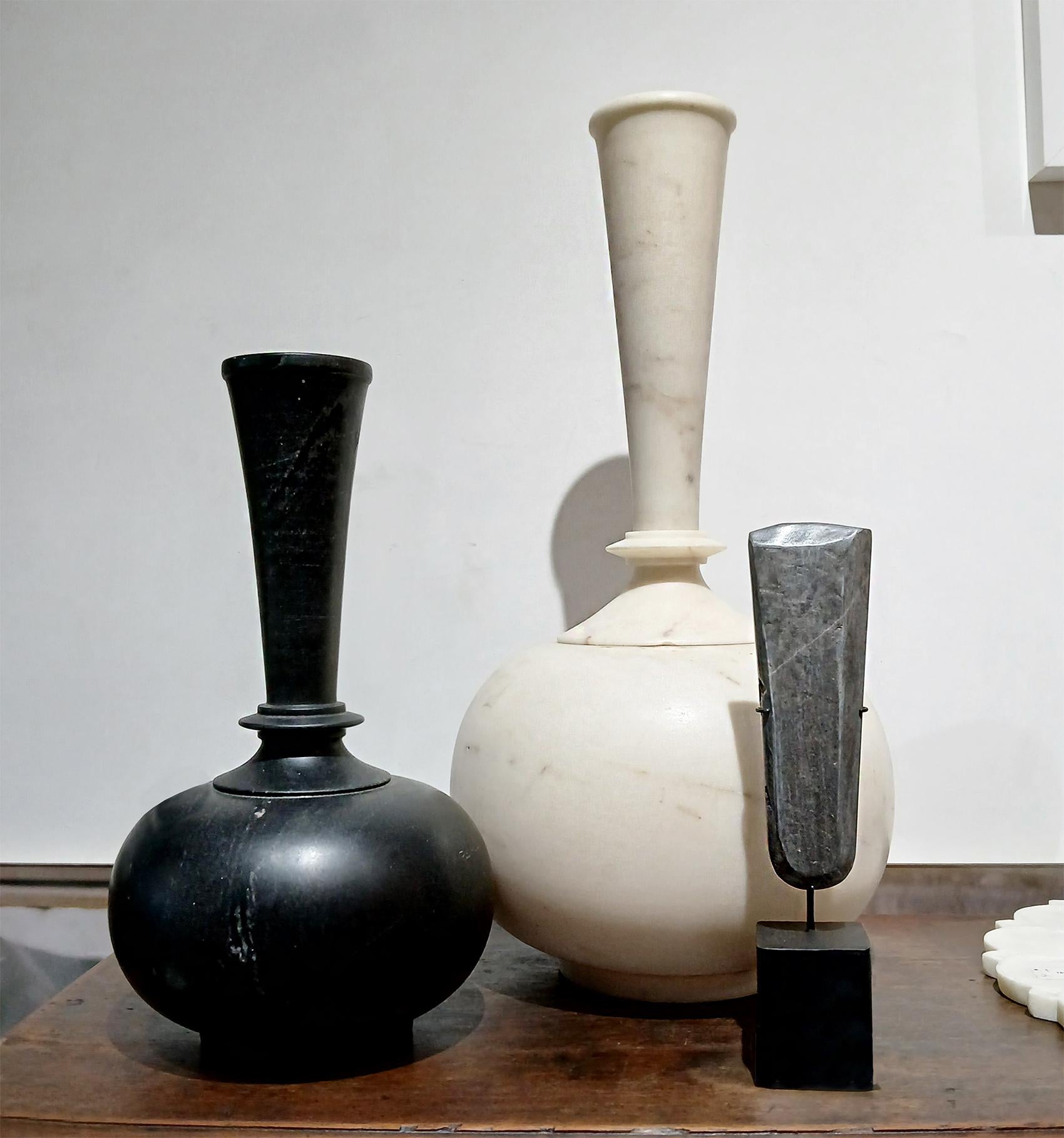 Handgeschnitzte Vase aus weißem Marmor, spätes 20. Jahrhundert im Angebot 10