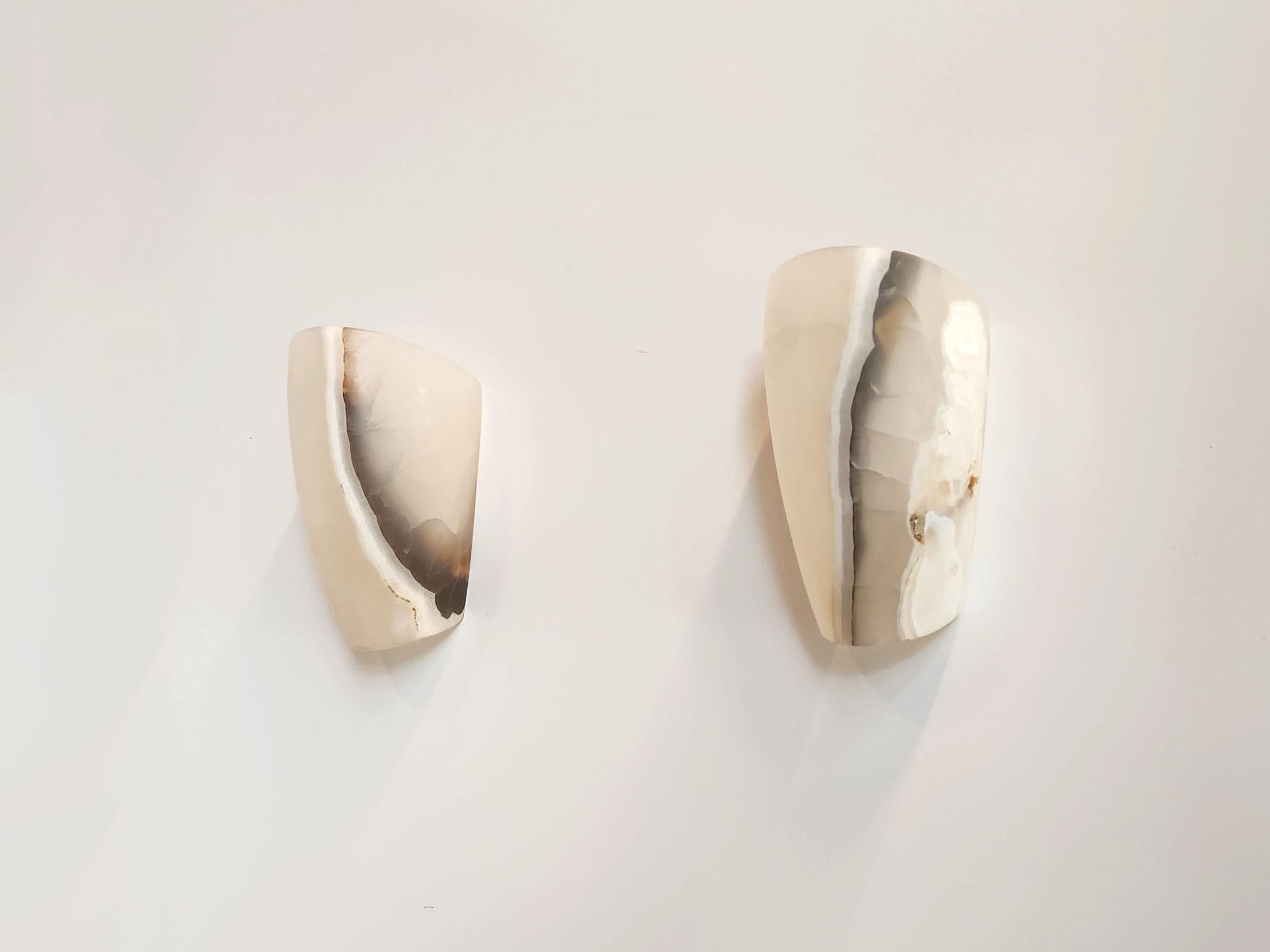 Hand-carved White Onyx Wall Sconces with Natural Dark Veins For Sale 2