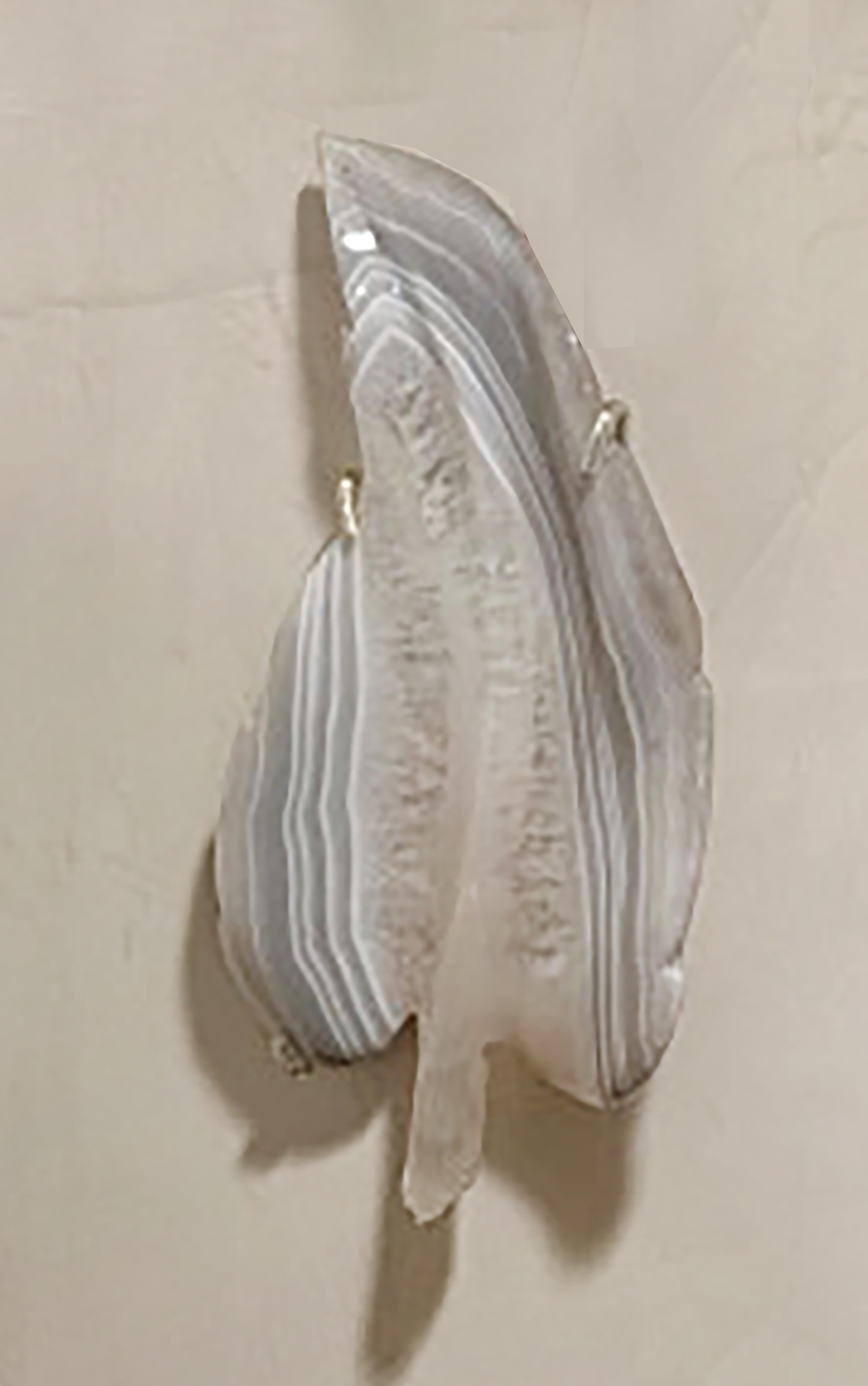 An intriguing custom carved and polished sculptural leaf. Made from agate in a pearl white color with alternating light gray-brown and white stripes on either side of the leaf.

In very good condition. Some gentle wear and aging consistent with age