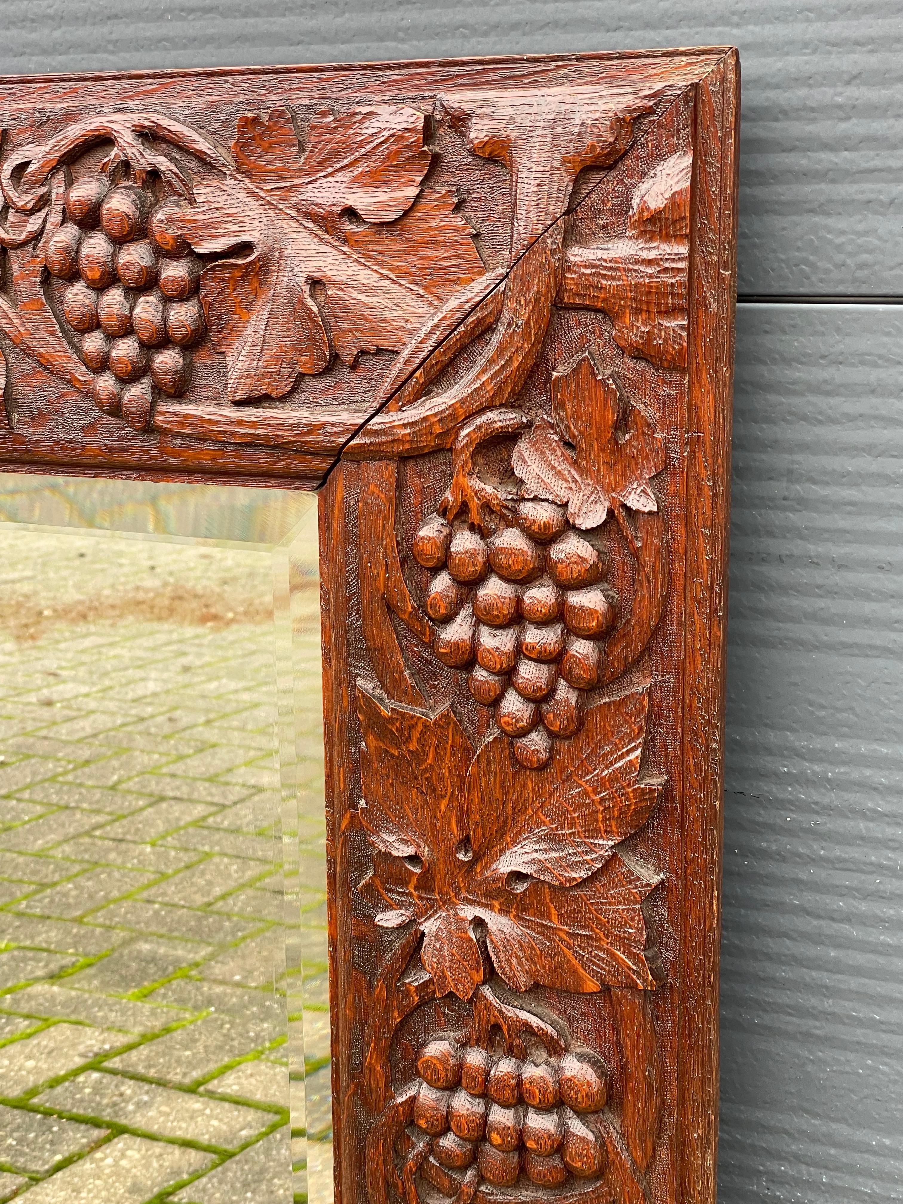 Hand Carved Wine Theme Arts & Crafts Wall Mirror with Grape Bunches & Leafs 1910 In Excellent Condition For Sale In Lisse, NL
