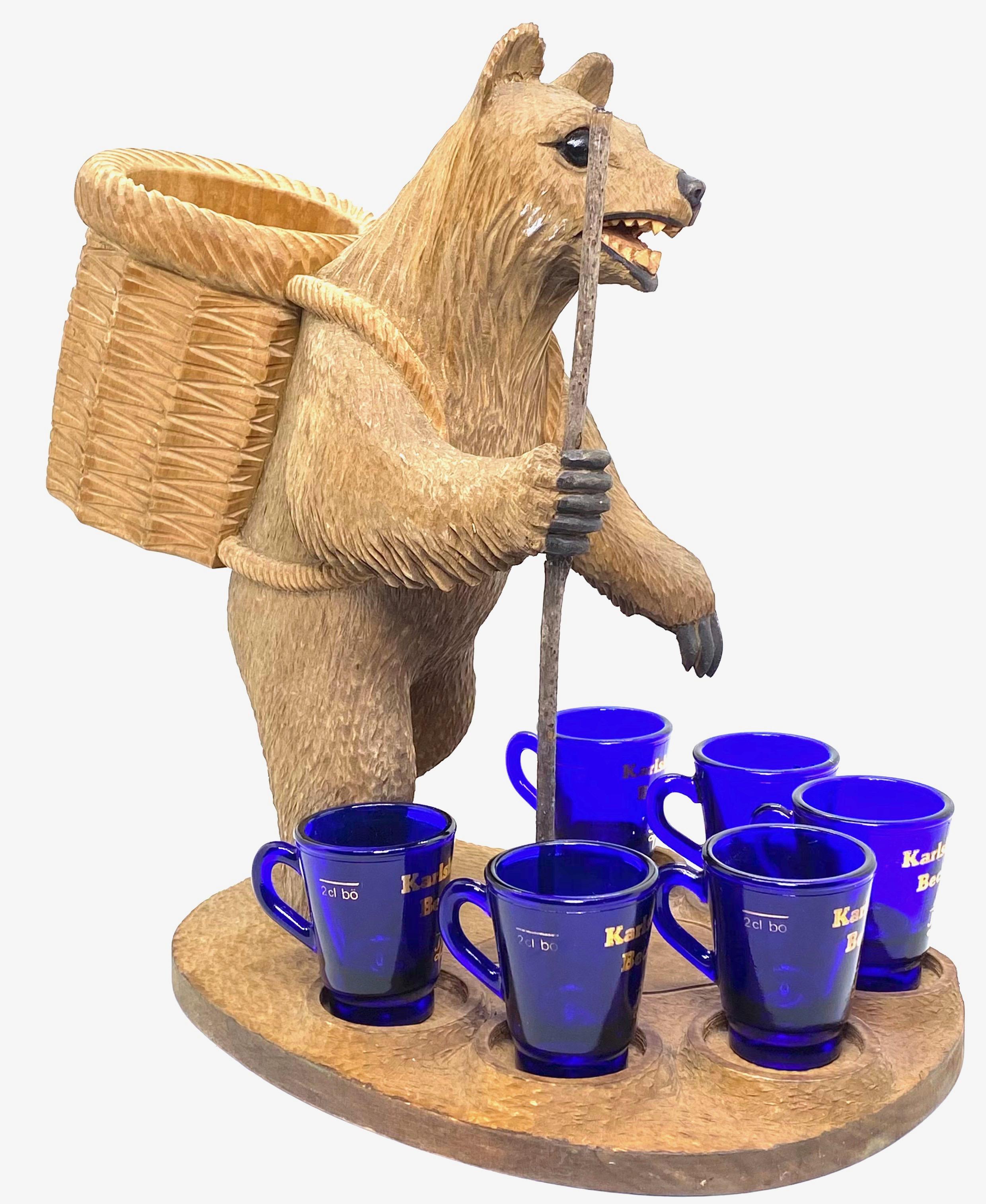 Hand Carved Wood Black Forest Bear Hard Liqueur Stand, Czechoslovakia, 1985 In Good Condition For Sale In Nuernberg, DE