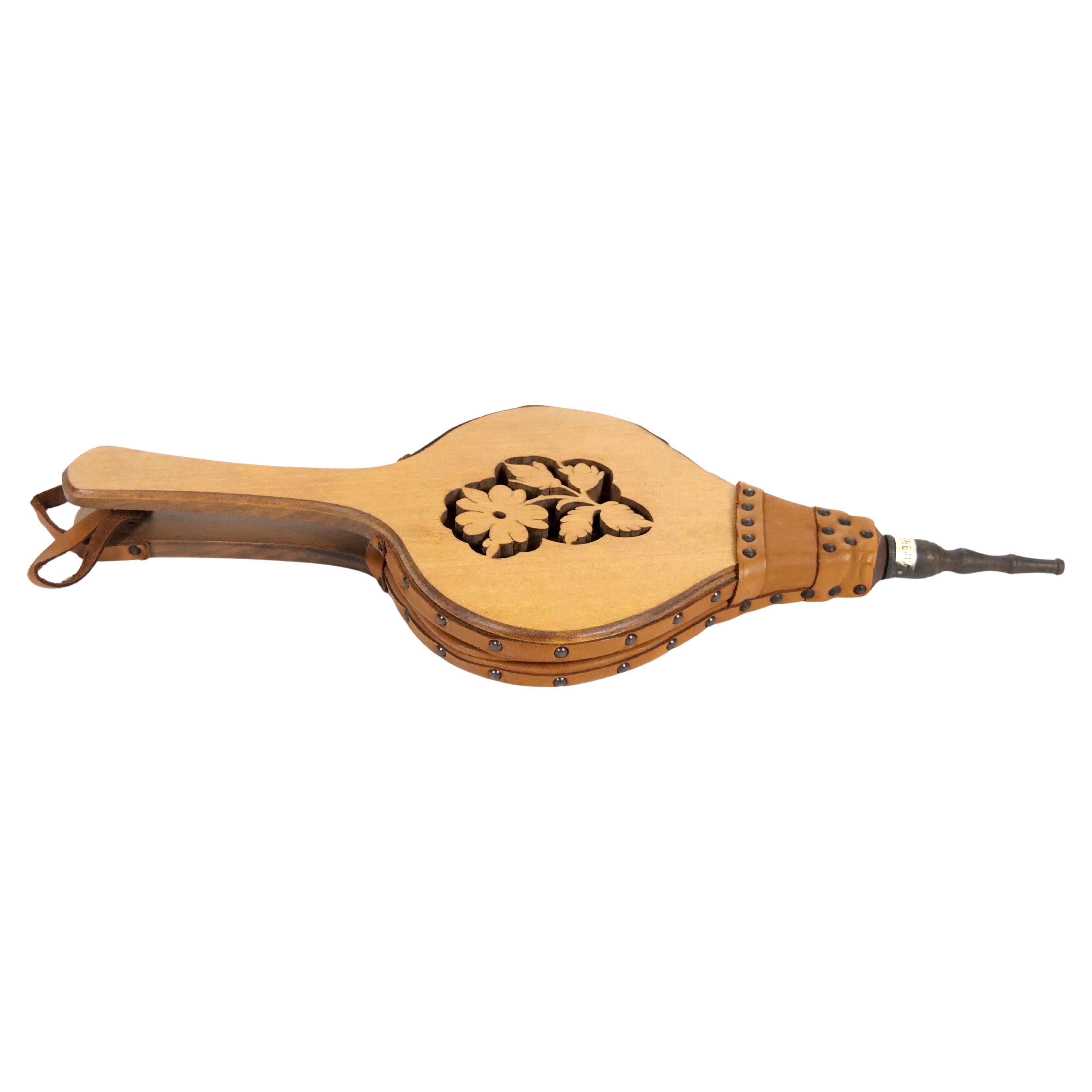 Handgeschnitzte nordamerikanische Kamin Bellows aus Holz / Messing