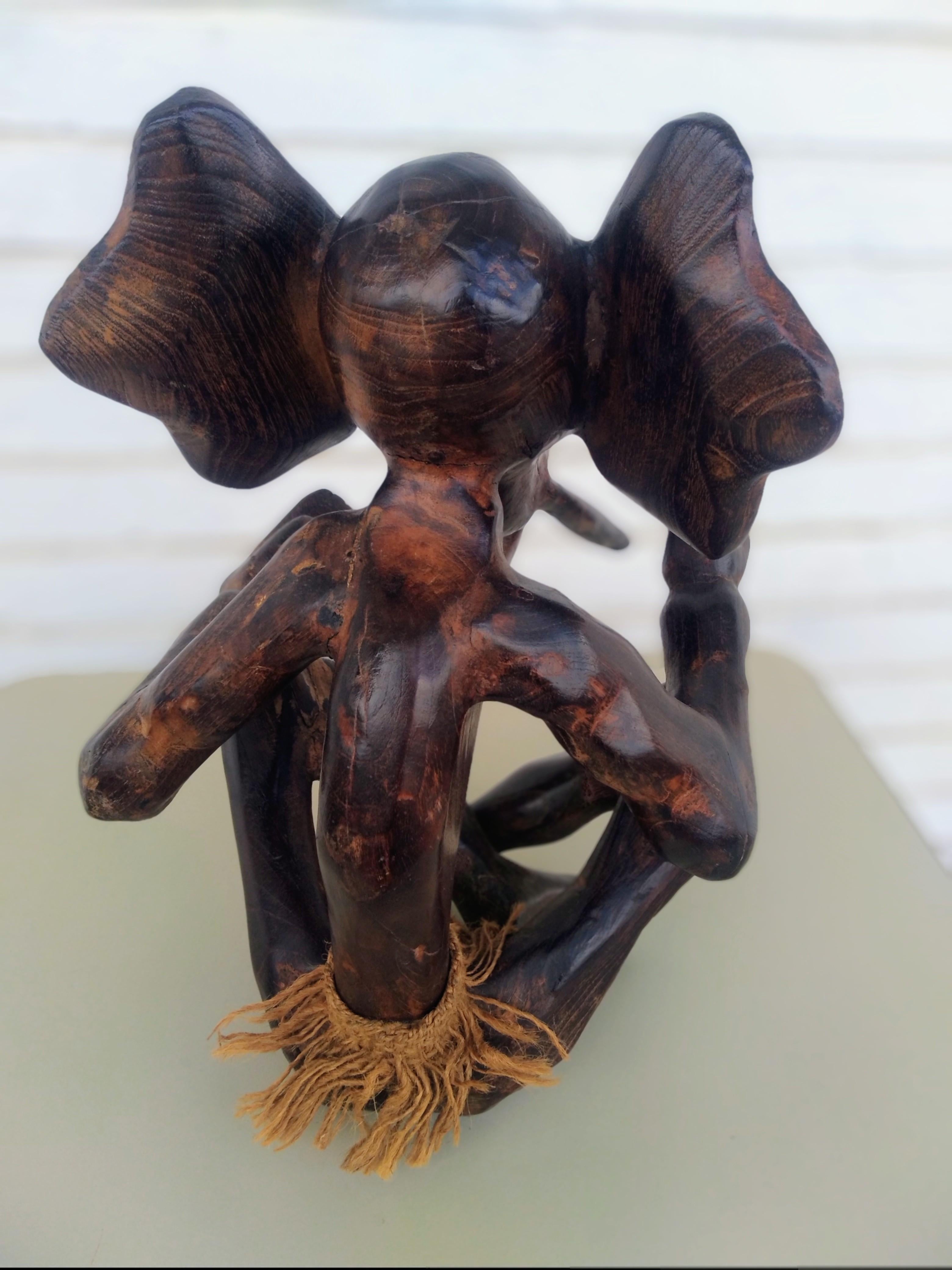 Inconnu Sculpture d'éléphant en bois sculptée à la main en vente