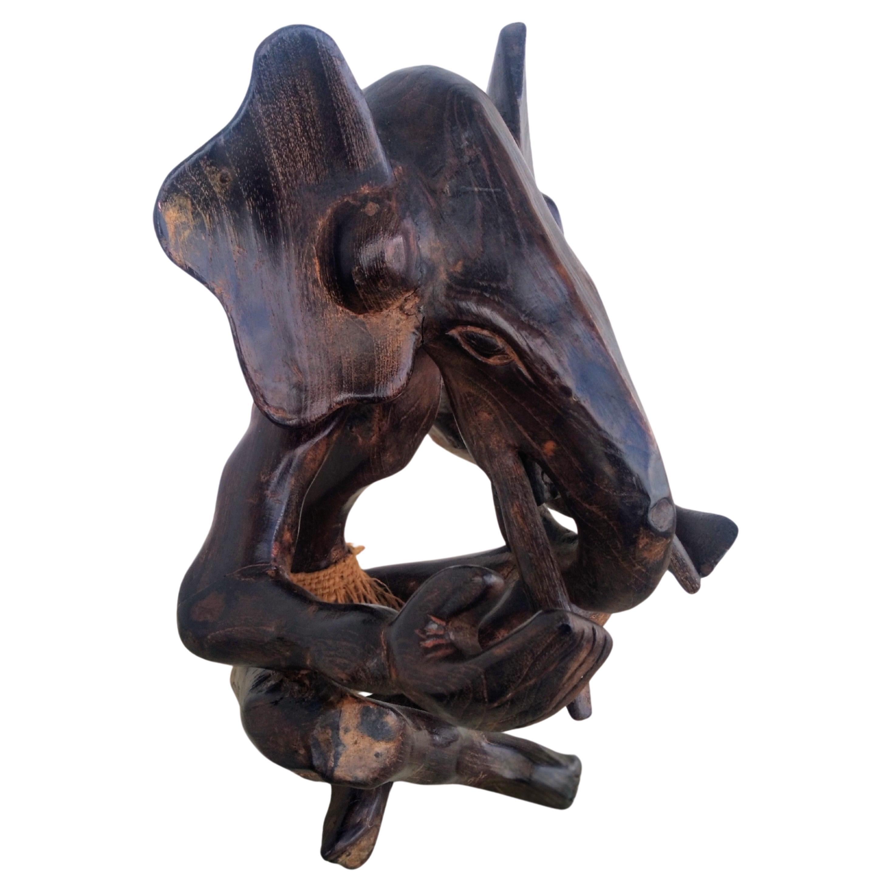 Sculpture d'éléphant en bois sculptée à la main