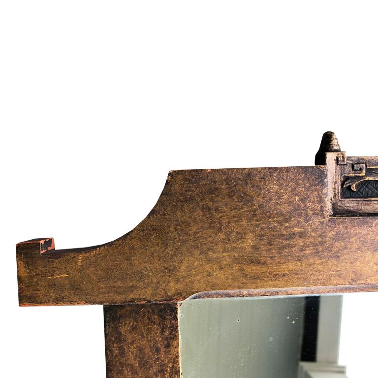 Specchio da parete rettangolare in legno dorato intagliato a pagoda Chinoiserie francese circa 1900 in vendita 2