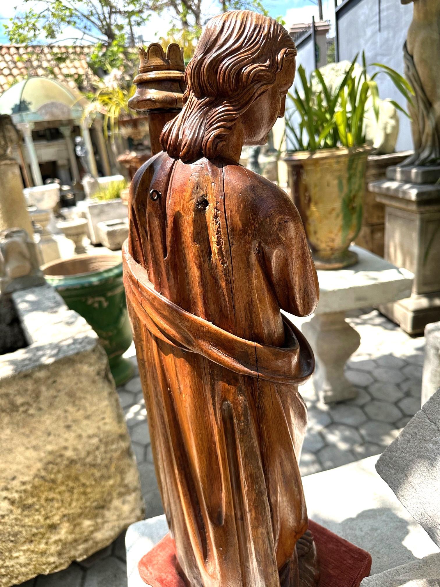 Handgeschnitzte Holzfigur-Skulptur, Engelsstatue, Antiquitäten, Los Angeles, Kalifornien (Stoff) im Angebot