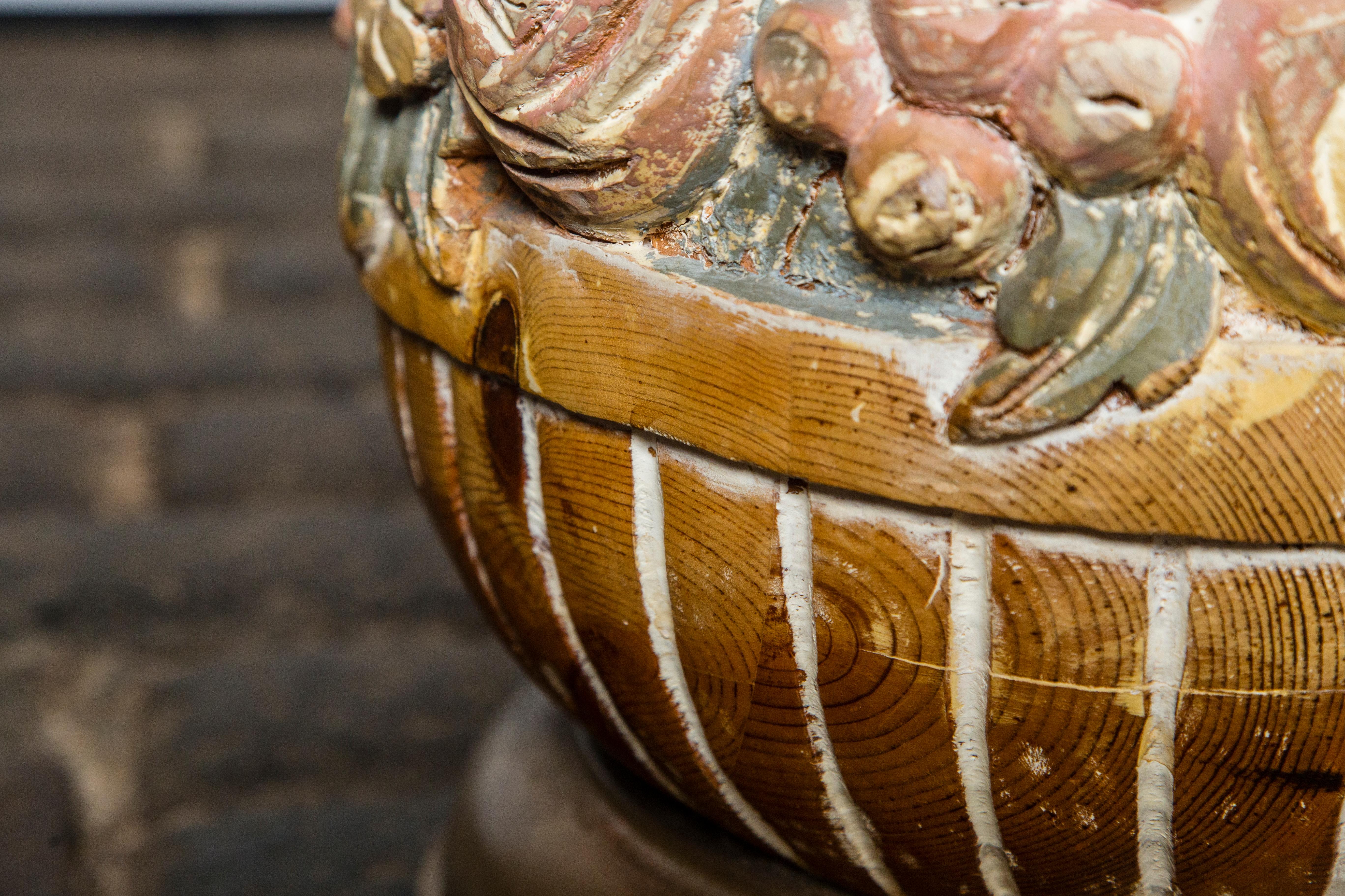 Table à boules à fleurs en bois sculpté à la main par Sarreid Ltd en vente 3
