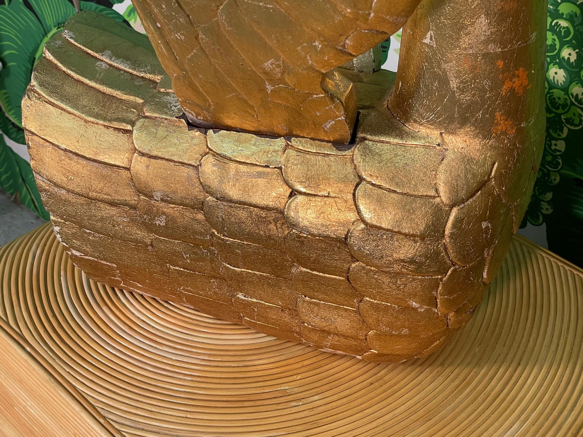 Sculpture de cygne en bois sculpté à la main à la feuille d'or en vente 2