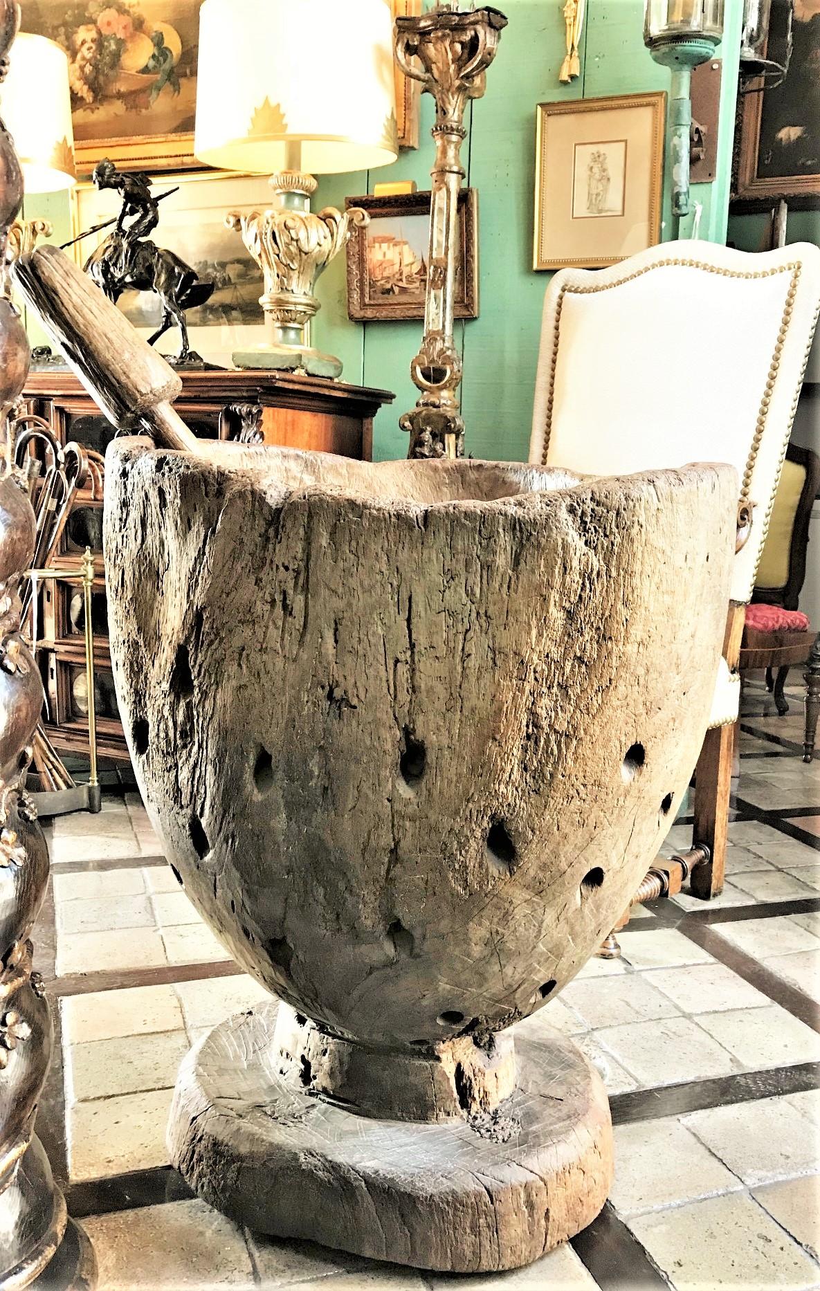 18th C Hand geschnitzt Holz Mortar Pflanzgefäß Vase Jardinière dekorative Antiquitäten LA CA (Südamerikanisch) im Angebot