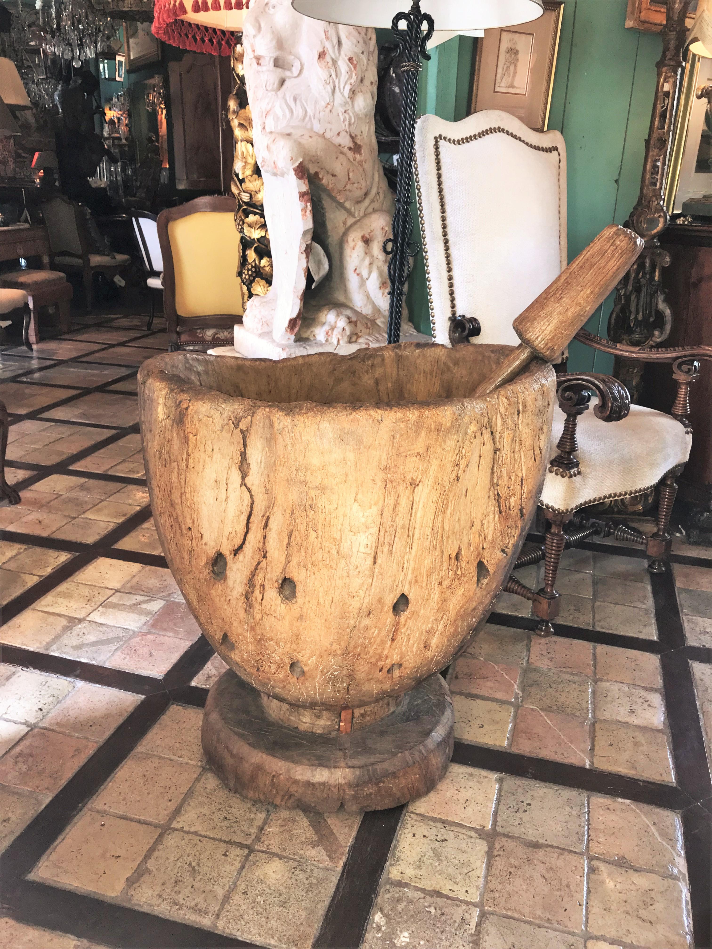 18th C Hand geschnitzt Holz Mortar Pflanzgefäß Vase Jardinière dekorative Antiquitäten LA CA (Geschnitzt) im Angebot