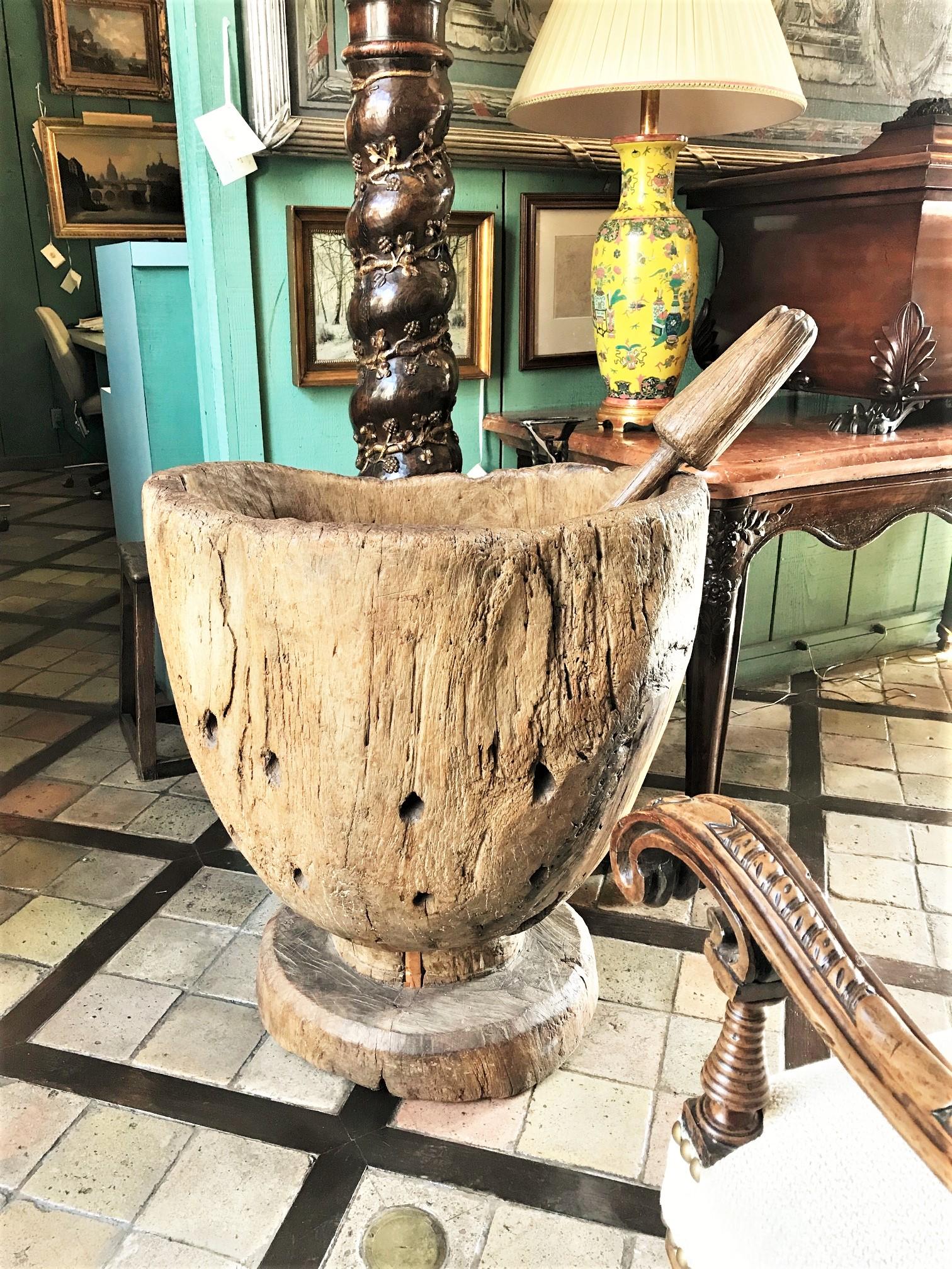 Hand Carved Wood Holder Planter Vase Jardinière Cachepot Decorative Antiques LA  In Good Condition For Sale In West Hollywood, CA