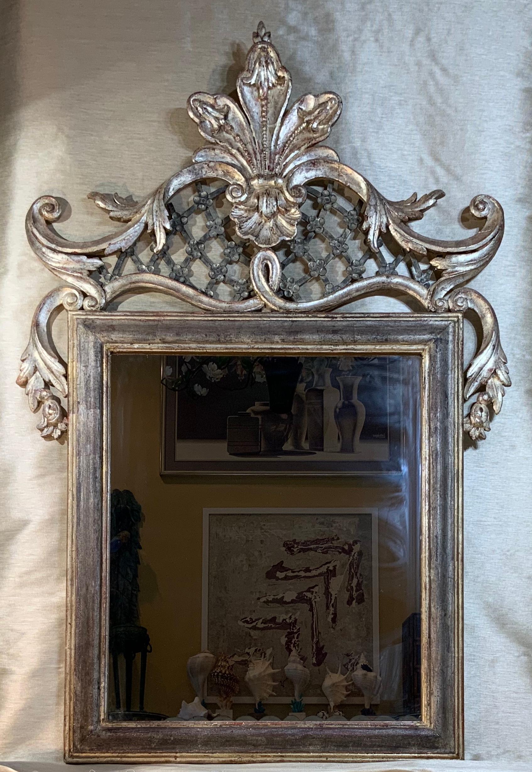 Hand Carved Wood Italian Gilt Mirror In Good Condition In Delray Beach, FL