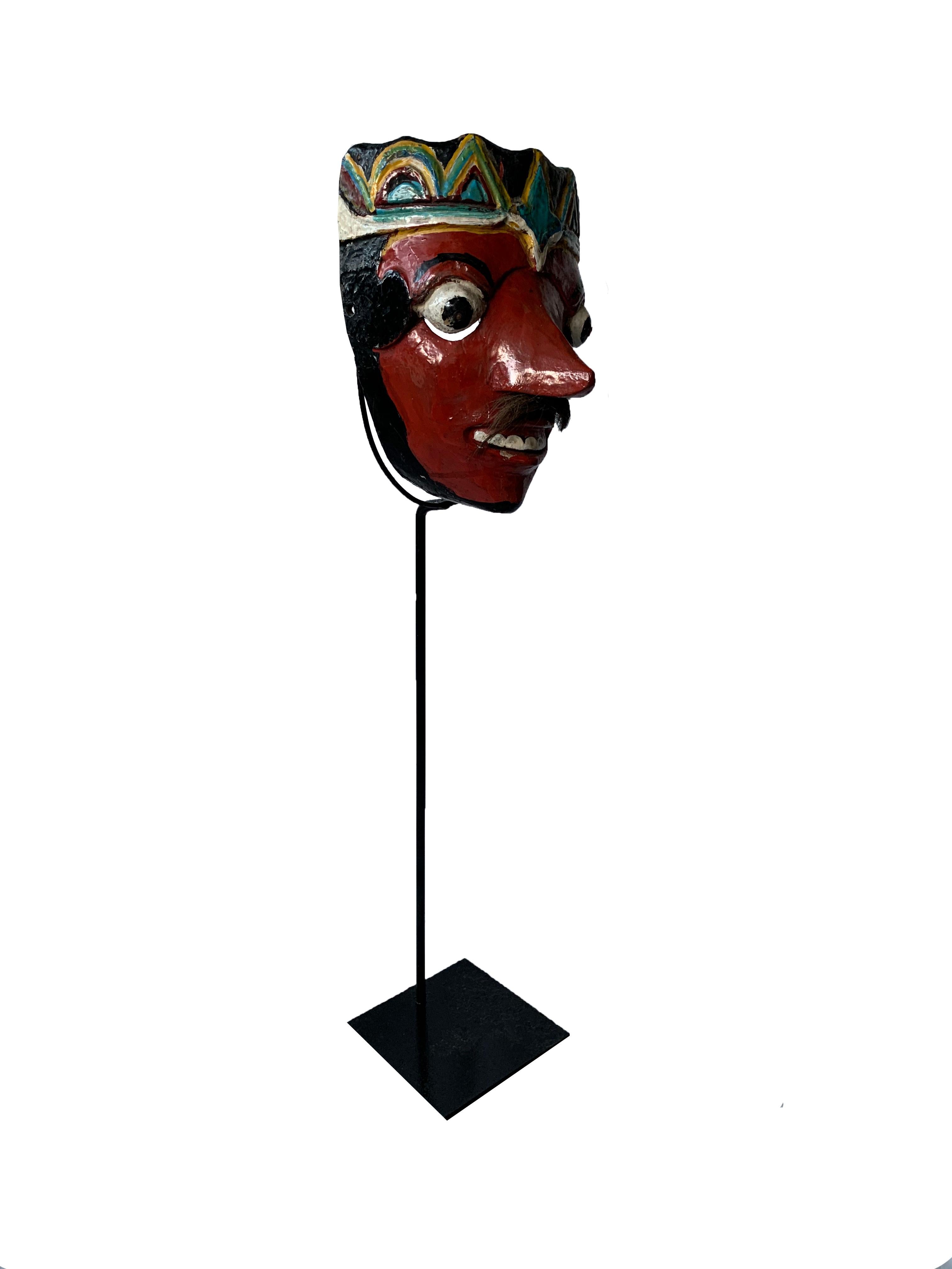 Handgeschnitzte Javanische Wayang Topeng Theatermaske aus Holz, Indonesien, 20. Jahrhundert (Sonstiges) im Angebot