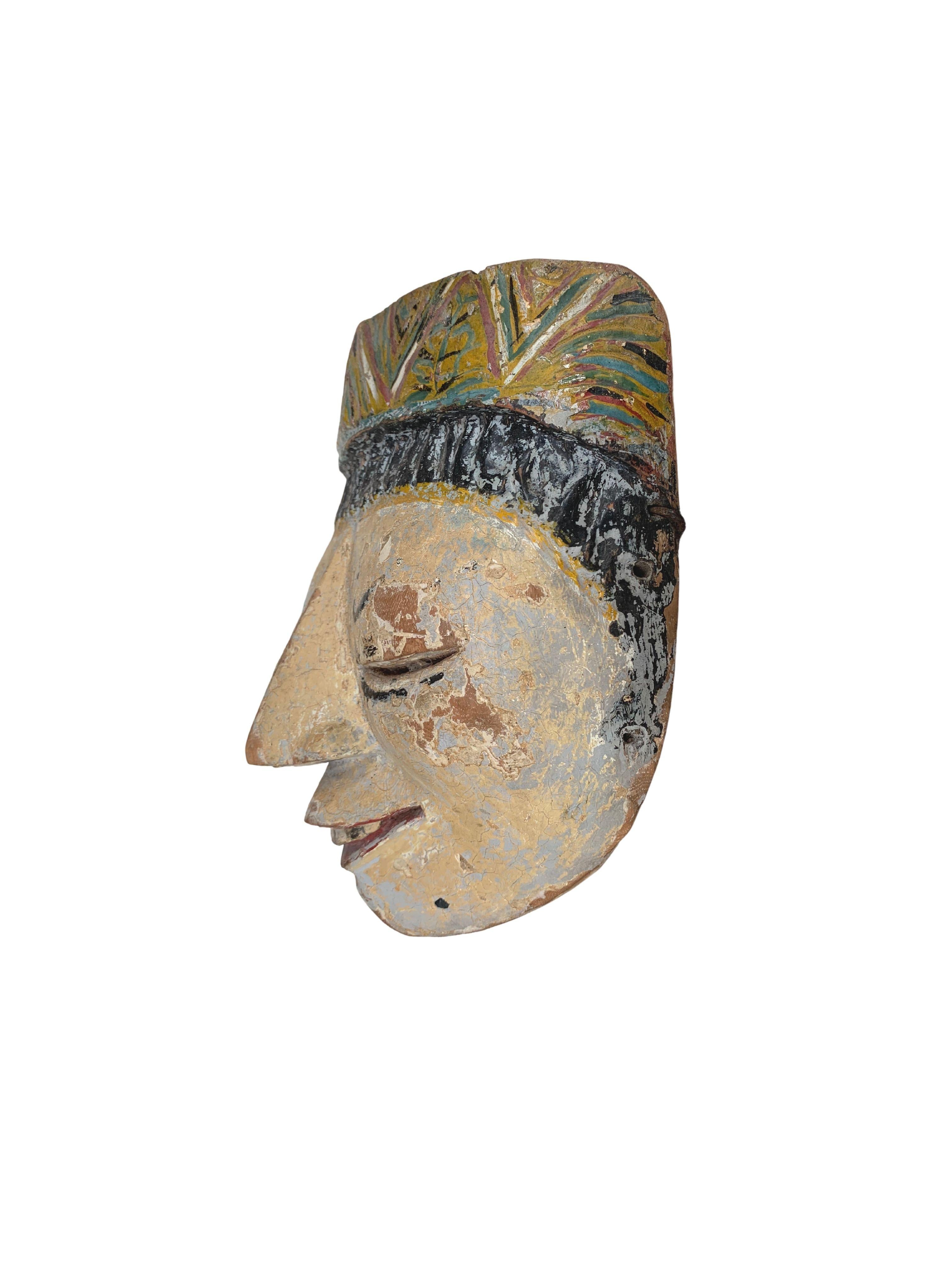 Masque visiblement ancien du théâtre de masques javanais 