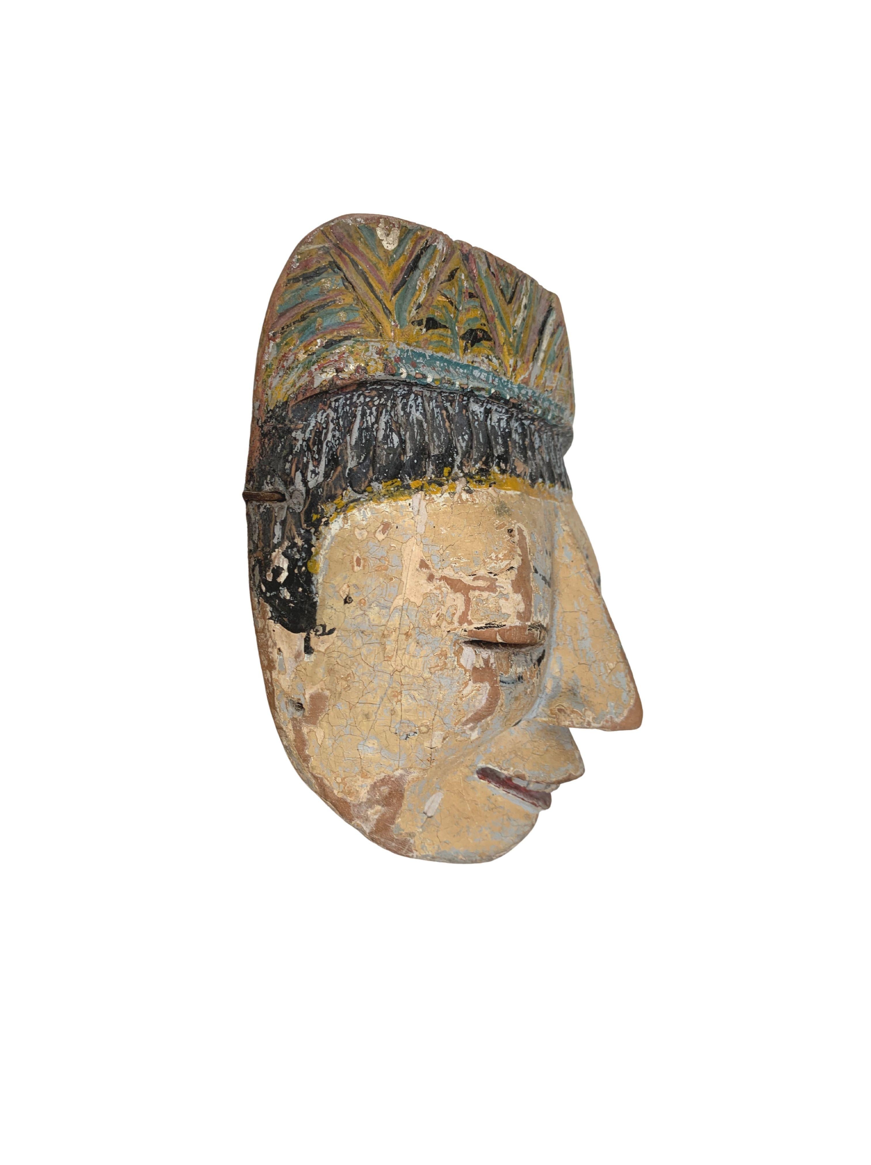 Handgeschnitzte javanische 'Wayang Topeng' Theatermaske aus Holz, Indonesien um 1900 (Sonstiges) im Angebot
