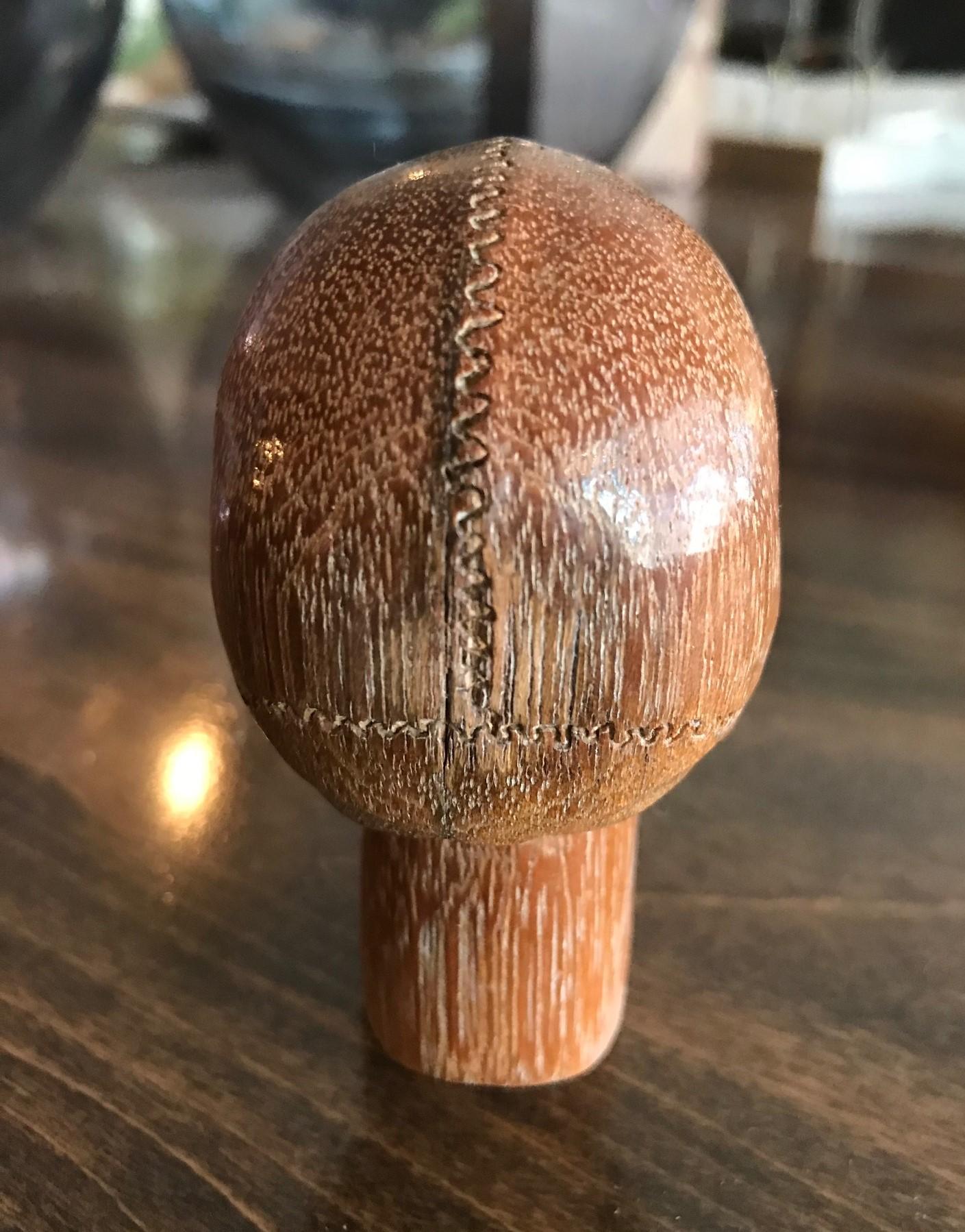 Handgeschnitztes Holz Memento Mori Schädel Stock Gehstock Griff im Angebot 1