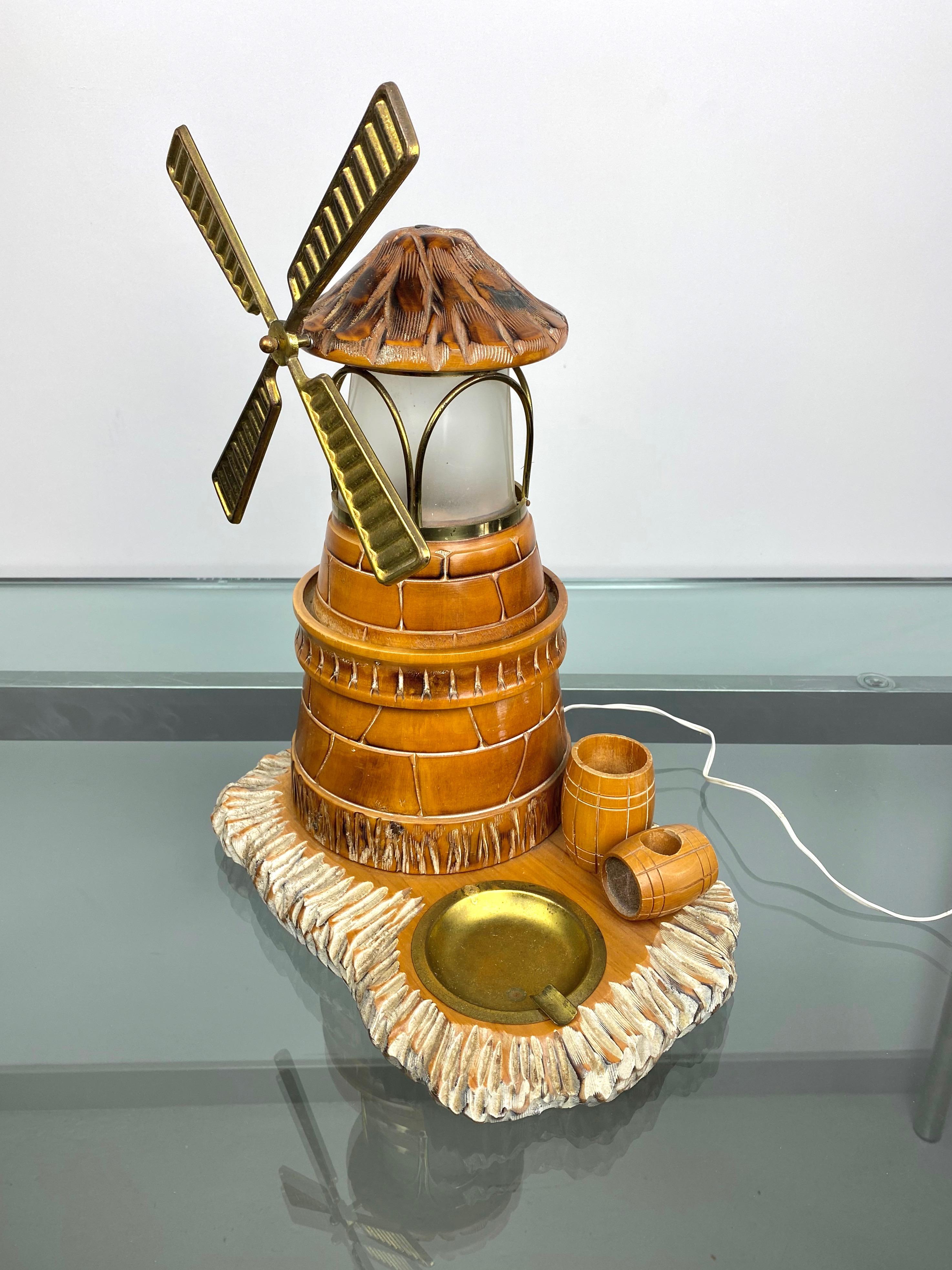 Mid-Century Modern Lampe de table Moulin en bois sculpté à la main Cendrier par Aldo Tura Macabo:: Italie:: années 1960 en vente