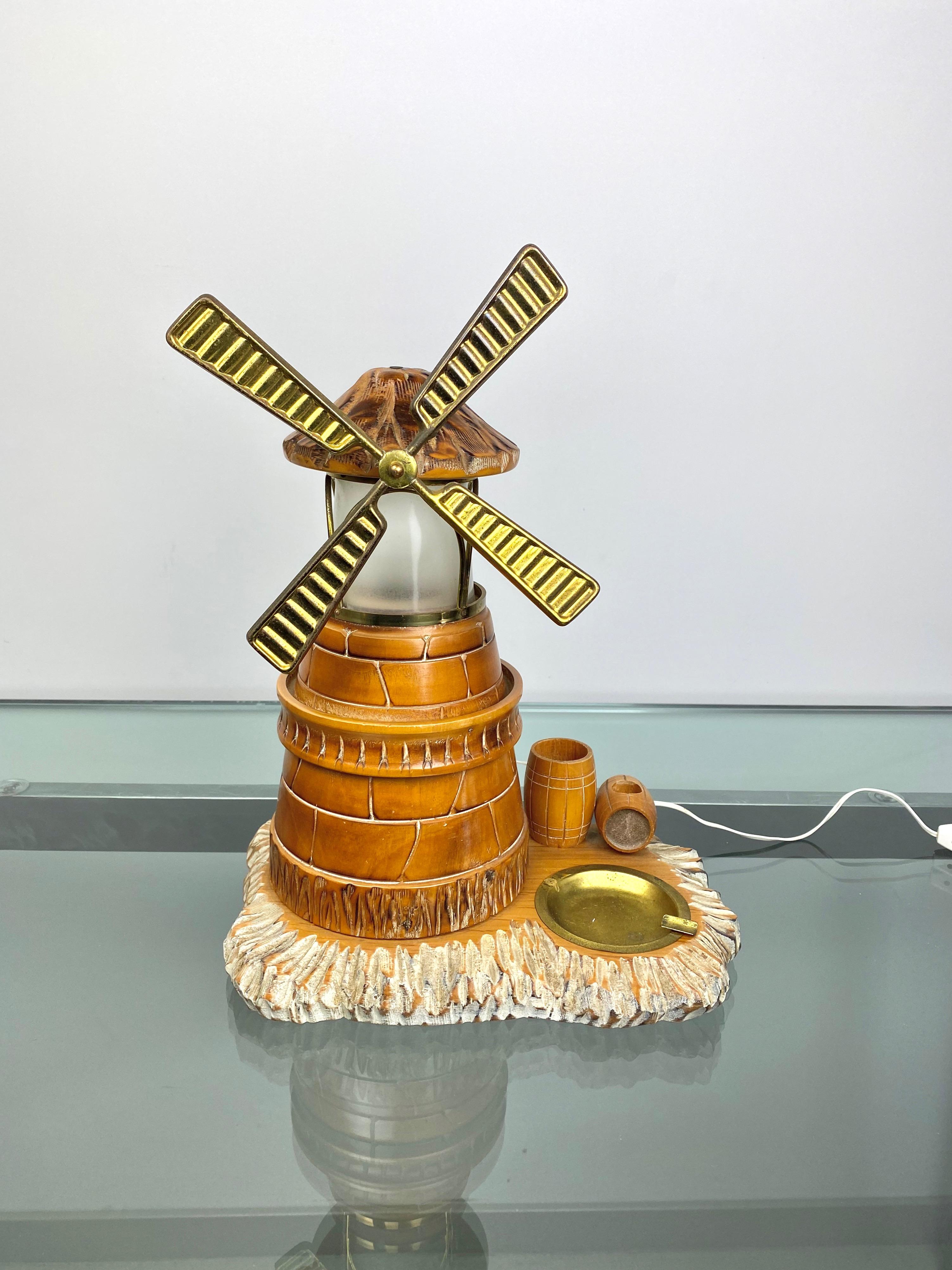 italien Lampe de table Moulin en bois sculpté à la main Cendrier par Aldo Tura Macabo:: Italie:: années 1960 en vente
