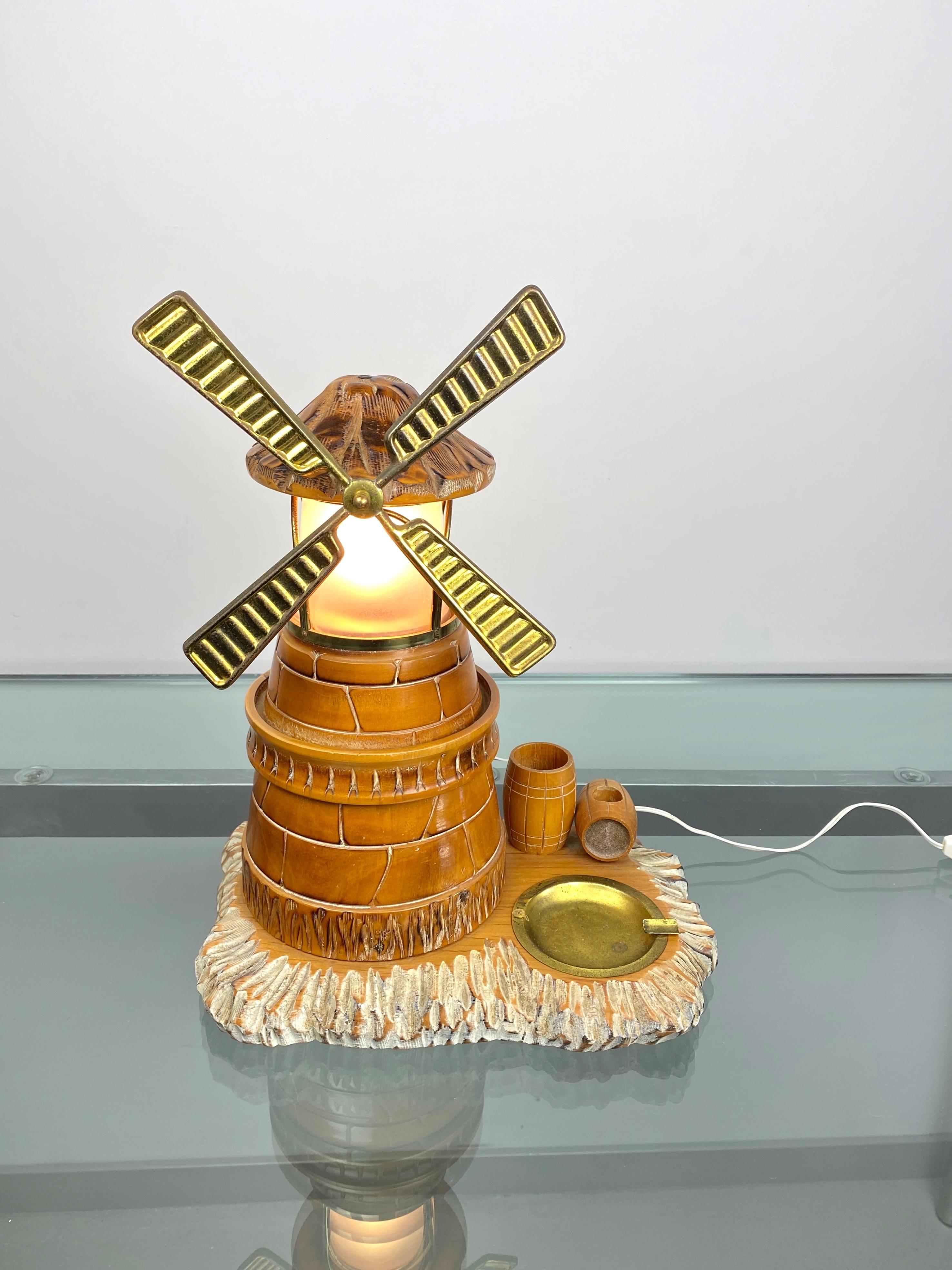 Lampe de table Moulin en bois sculpté à la main Cendrier par Aldo Tura Macabo:: Italie:: années 1960 Bon état - En vente à Rome, IT