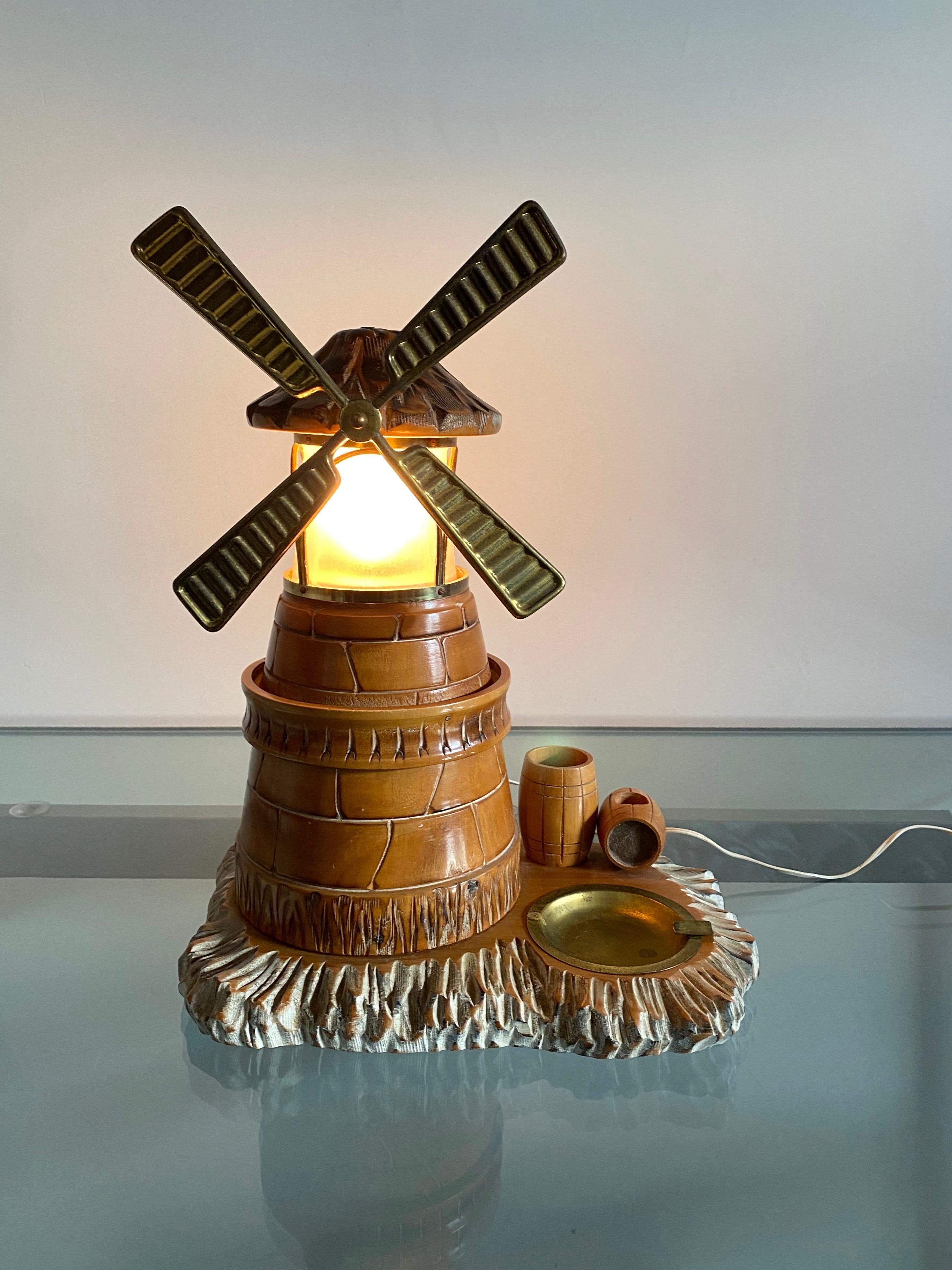 Milieu du XXe siècle Lampe de table Moulin en bois sculpté à la main Cendrier par Aldo Tura Macabo:: Italie:: années 1960 en vente