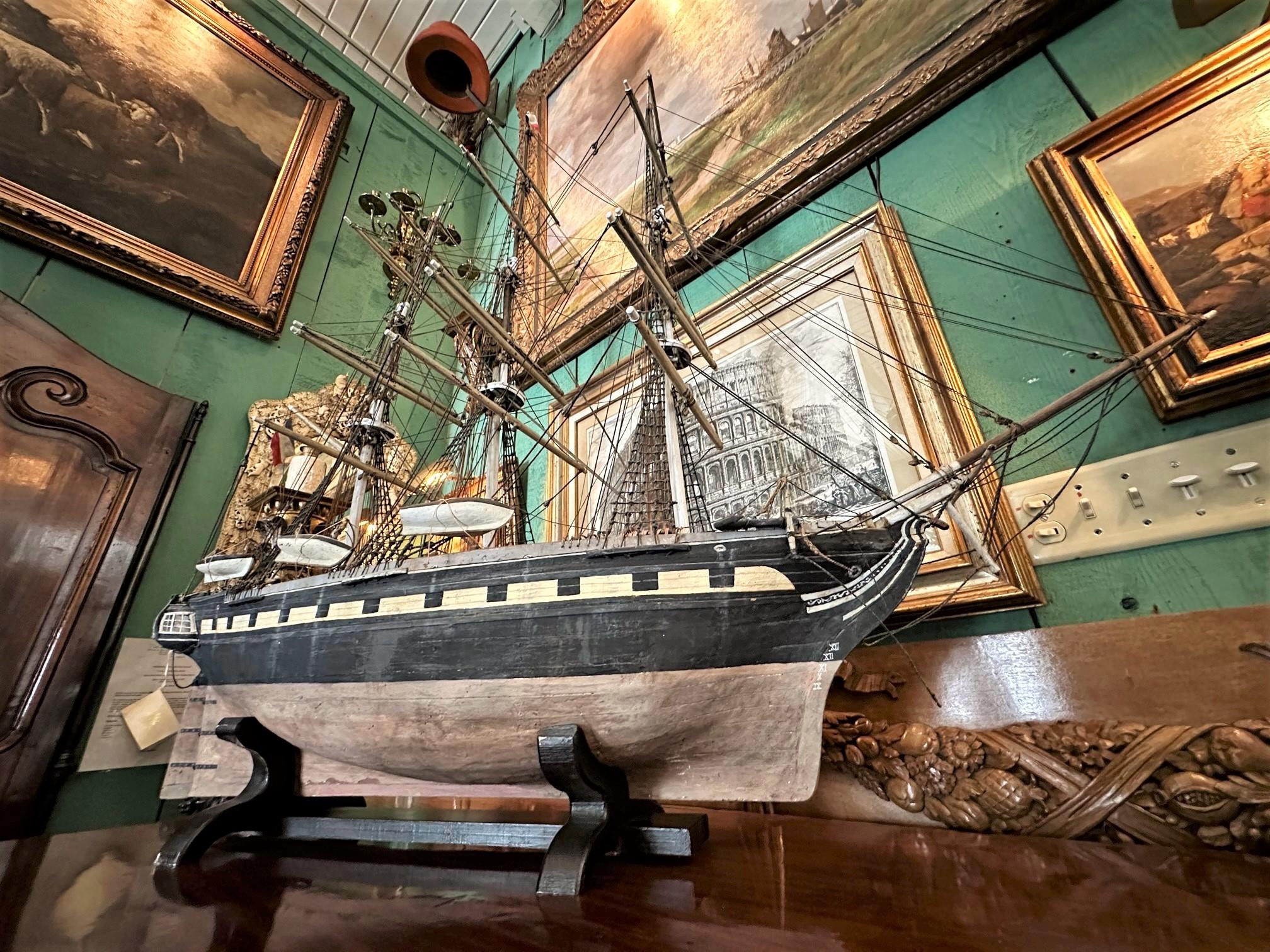 Modèle de bateau à voile en bois sculpté à la main, pièce centrale de la sculpture de Margaret, LA CA  en vente 12