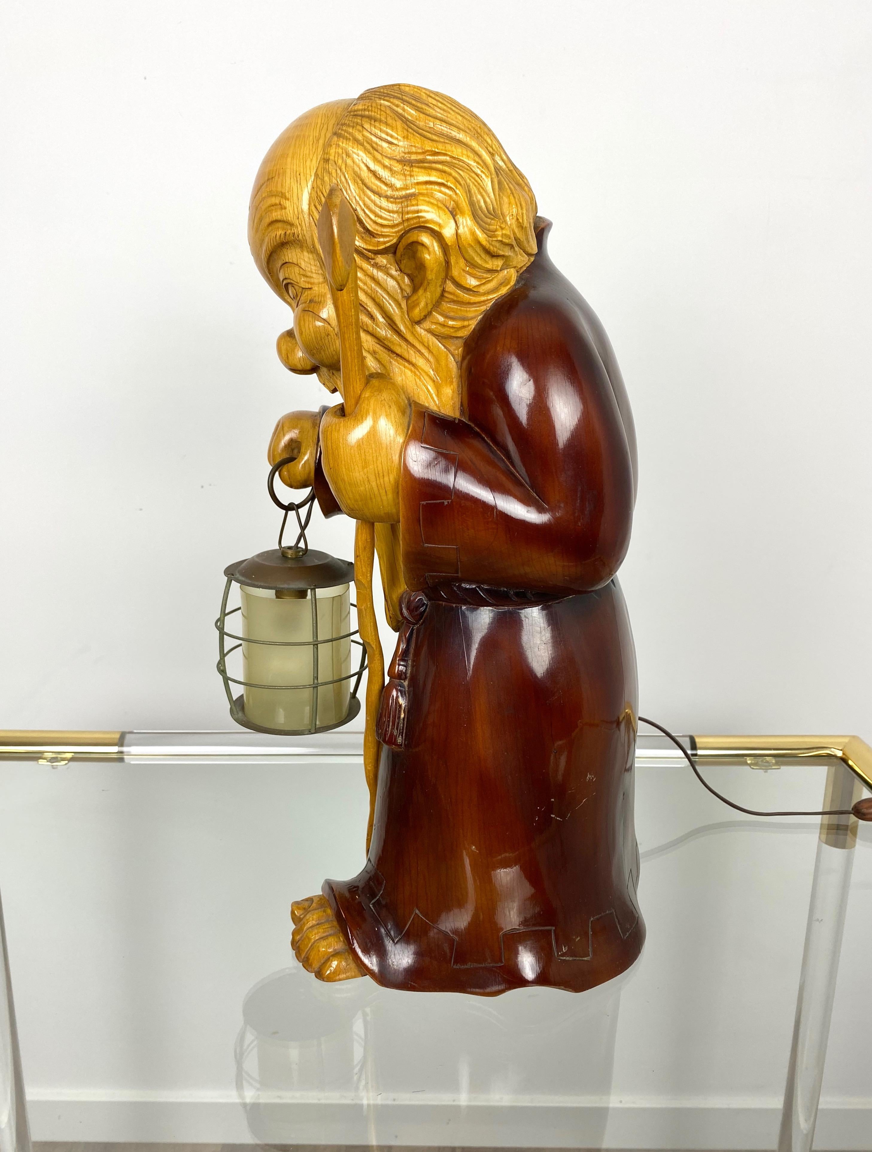 Hand Carved Wood Monk Table Lamp by Aldo Tura for Macabo, Italy, 1950s In Good Condition For Sale In Rome, IT