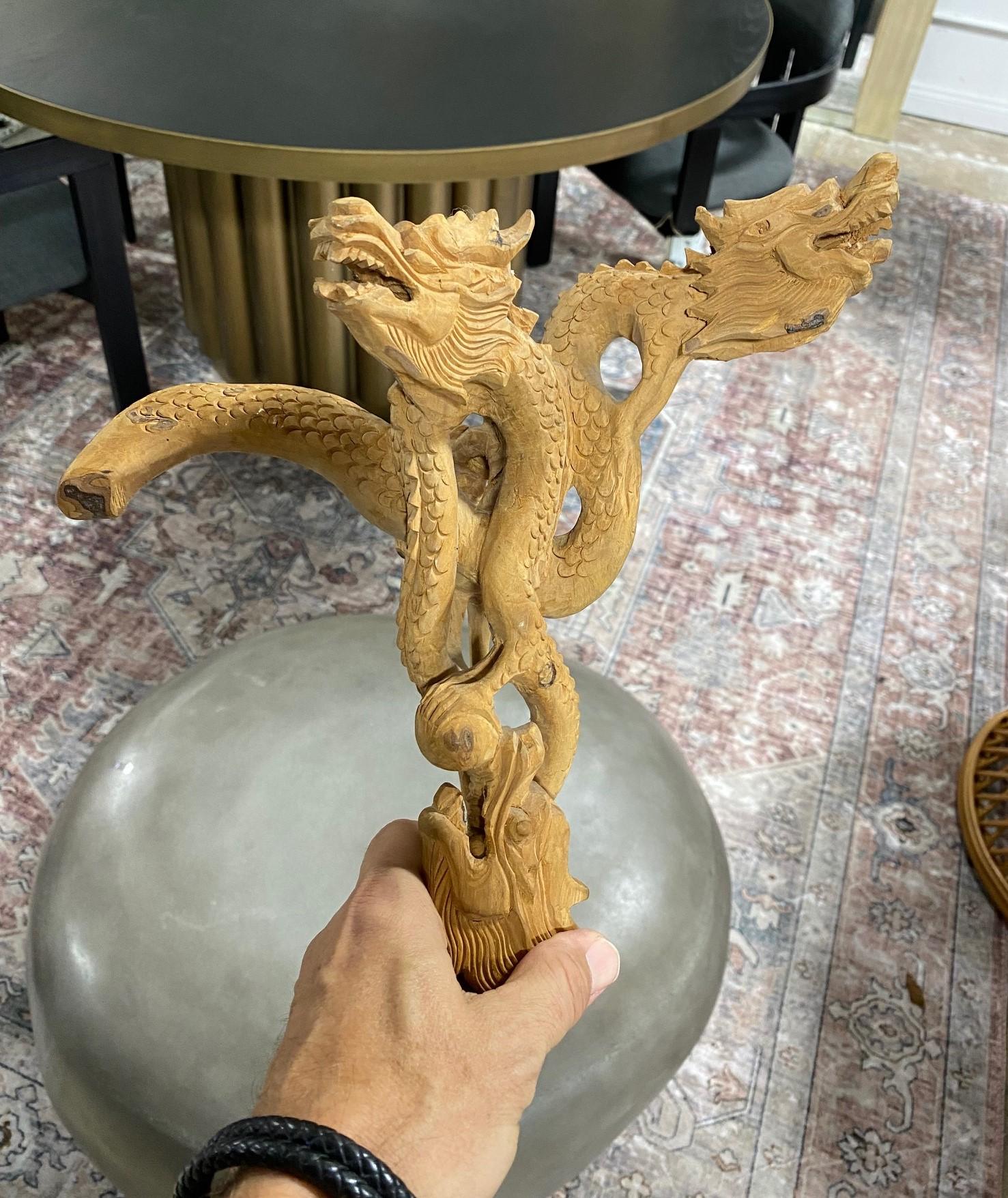 Handgeschnitzter asiatischer chinesischer Spazierstock aus Holz mit mehreren Drachenköpfen im Angebot 6