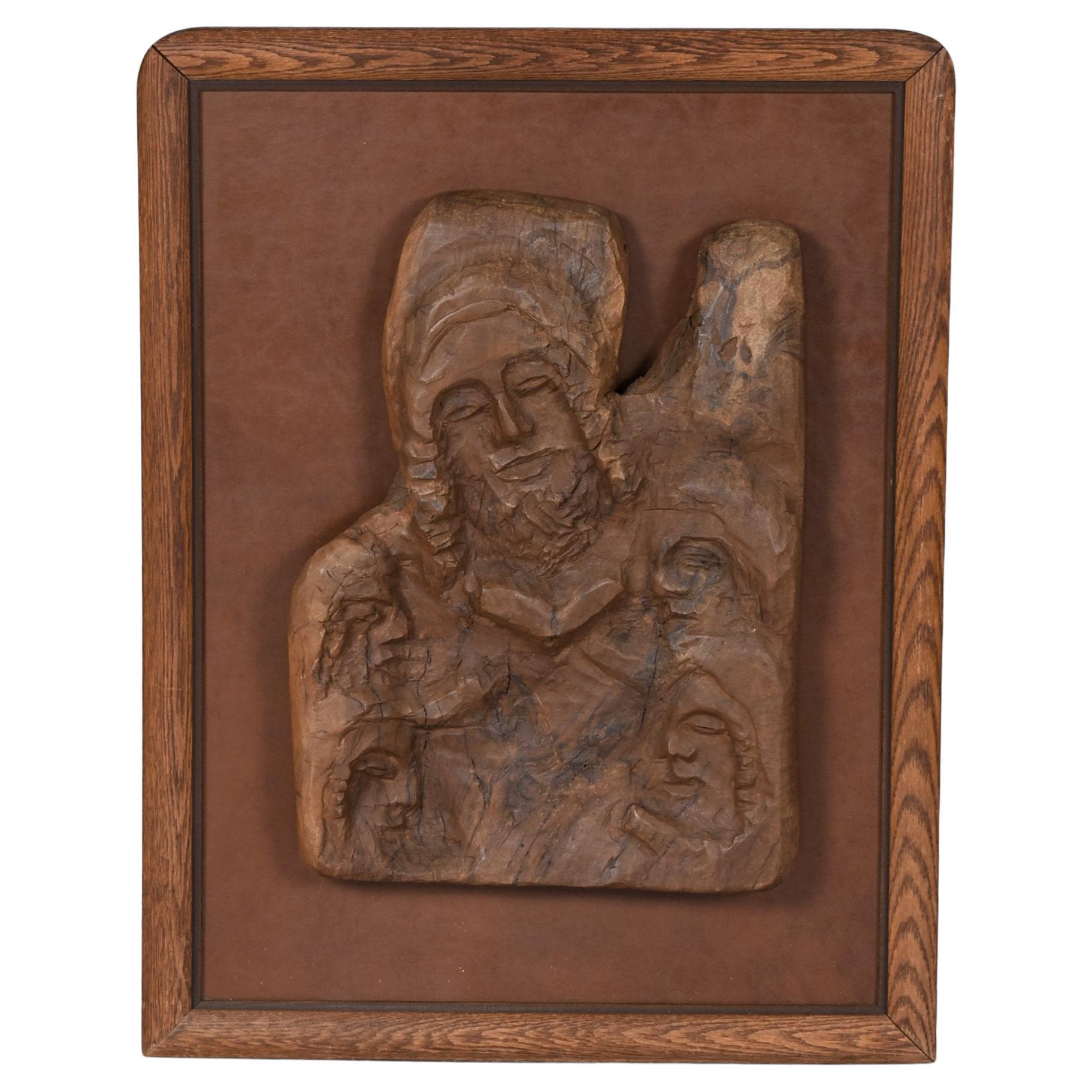 Handgeschnitztes Holzreliefporträt mit Lederhintergrund und Eichenholzrahmen