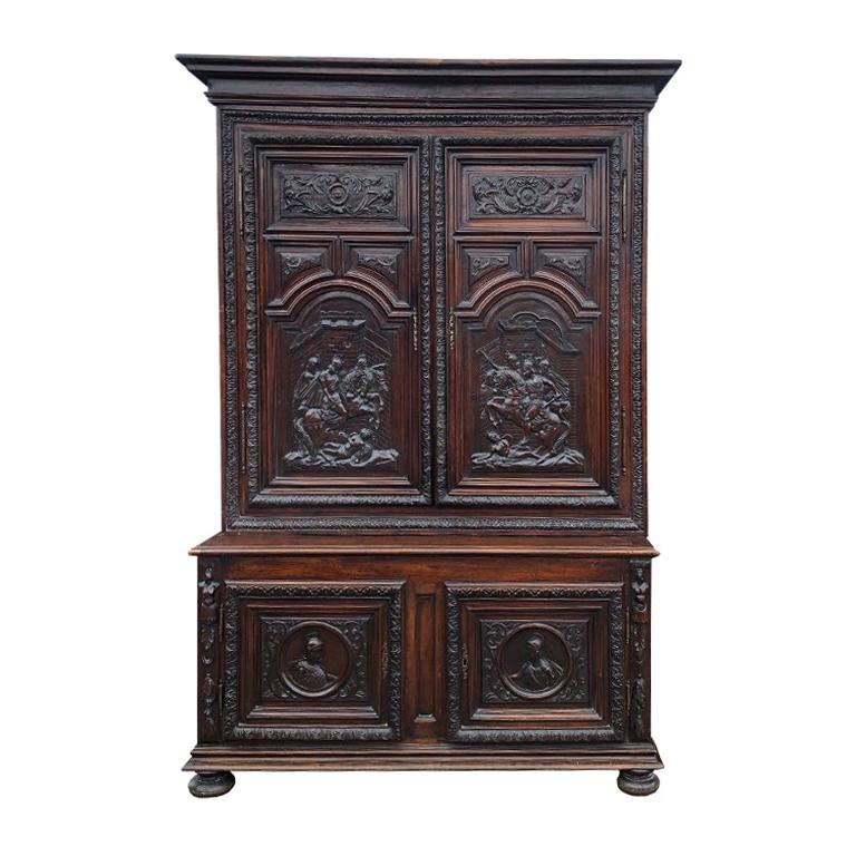 Armoire à deux corps ou buffet en bois sculpté à la main d'époque de la Renaissance, France, années 1600