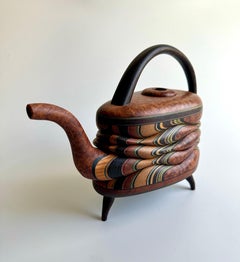 Handgeschnitzte Teekanne aus Holz von Terry Evans