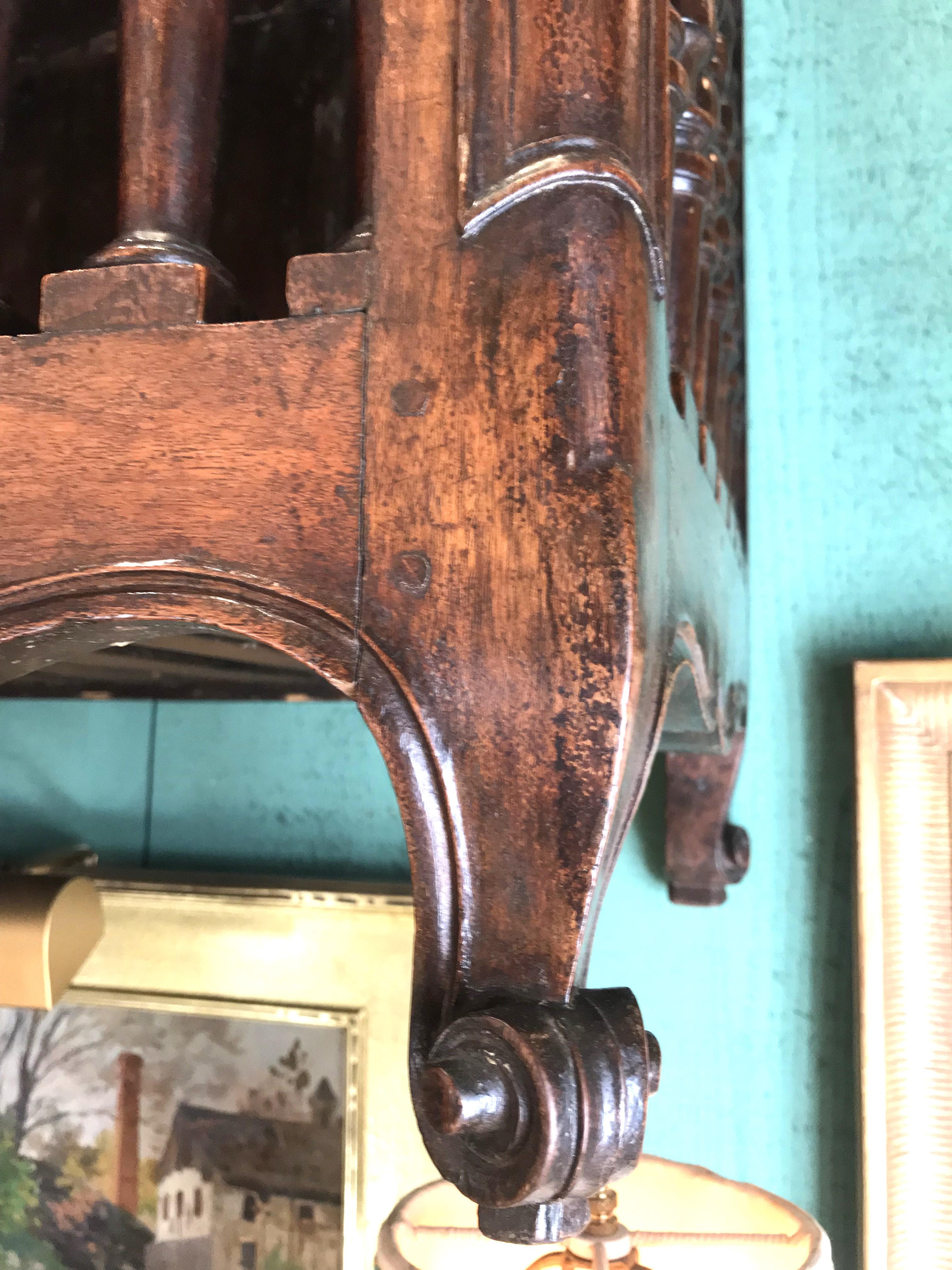 Armario Panettiere de Madera de Nogal Tallada a Mano Armario de Pared Panera Rústica en venta 3