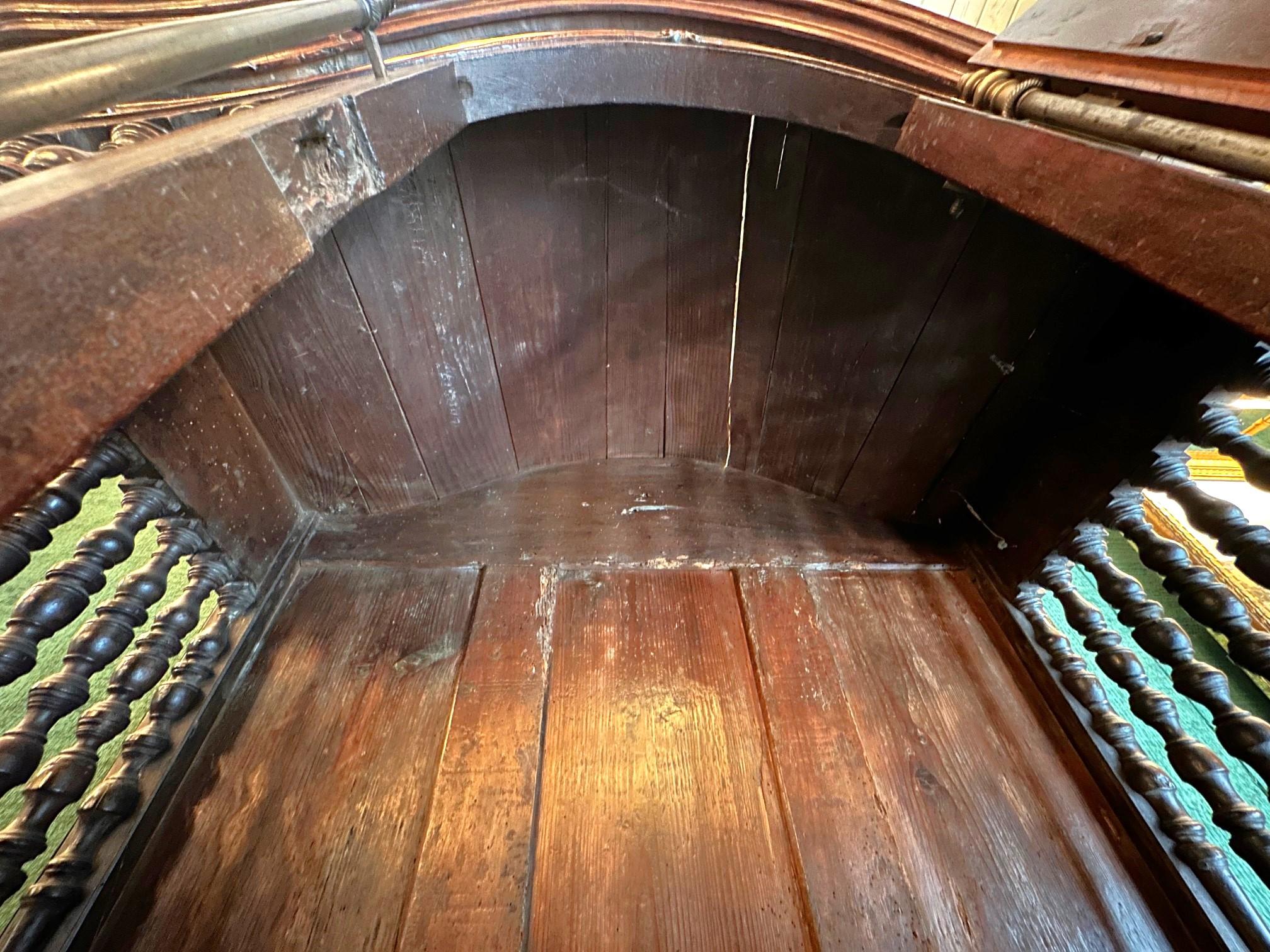 Armario Panettiere de Madera de Nogal Tallada a Mano Armario de Pared Panera Rústica en venta 4