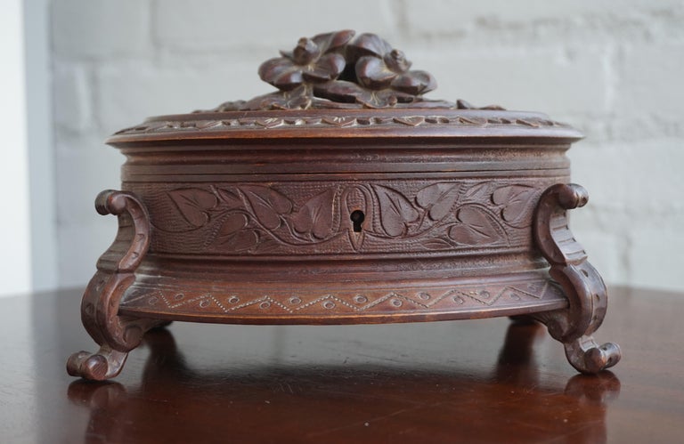 Hand Carved Wooden Antique Black Forest Jewelry Box With Blue Velvet Interior In Good Condition For Sale In Lisse, NL
