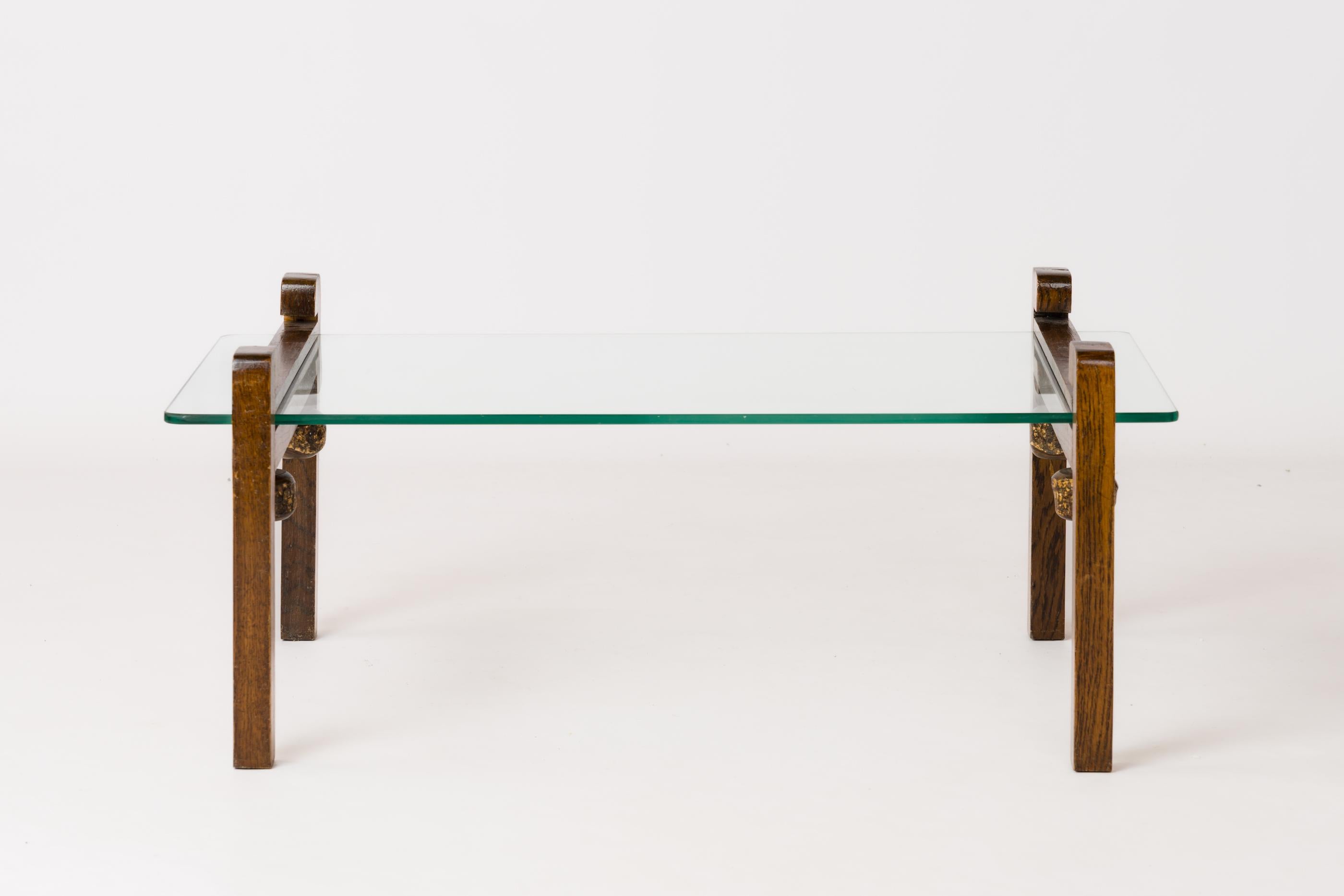 Hand-carved, solid wood clamping jacks with glass pane brutalist coffee table. Dowels carved from raw wood.
Unique piece.
In good vintage condition.
This table will ship from France and can be returned to either France or to an upstate NY