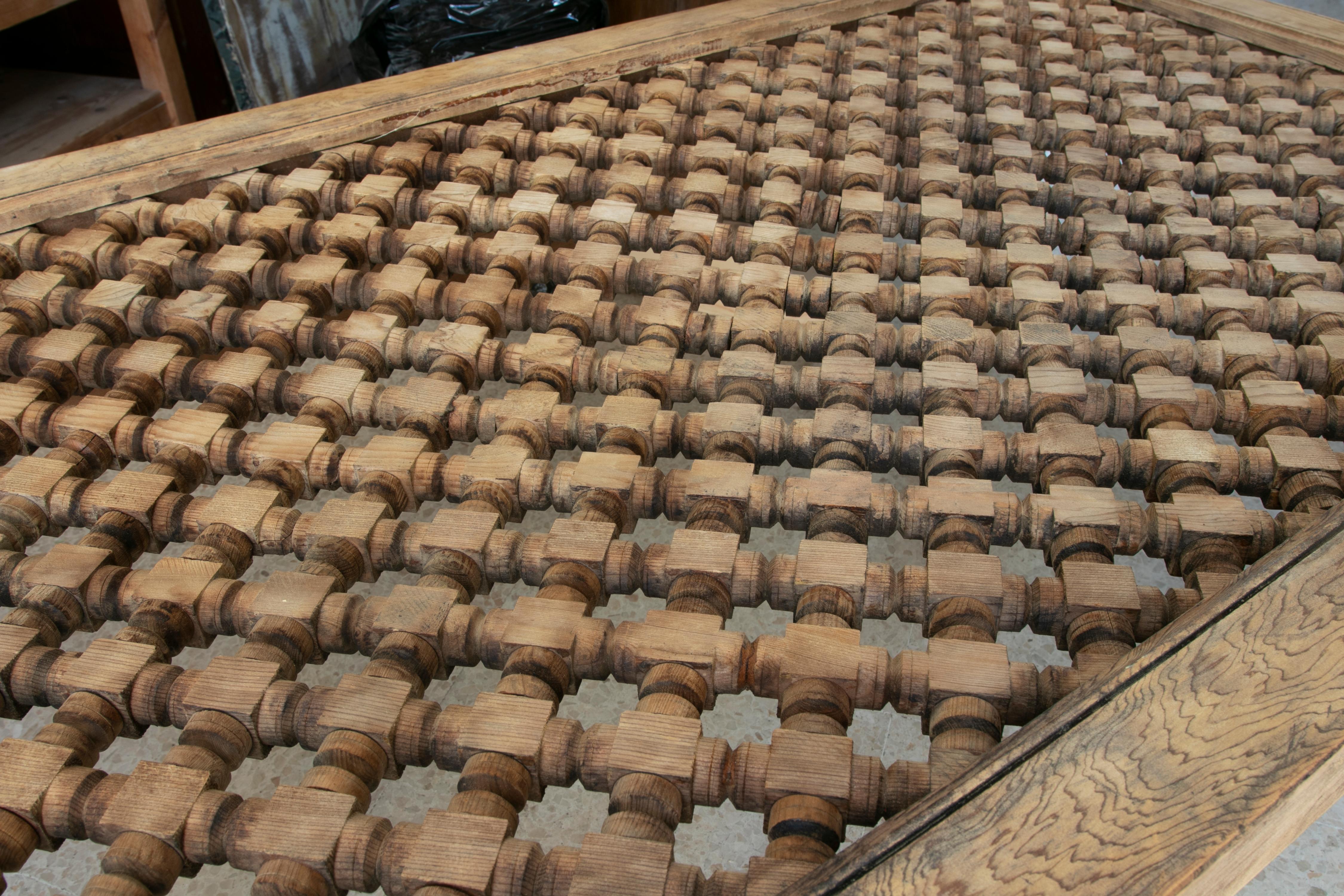 Hand-Carved Wooden Coffee Table with Lattice on Top In Good Condition In Marbella, ES