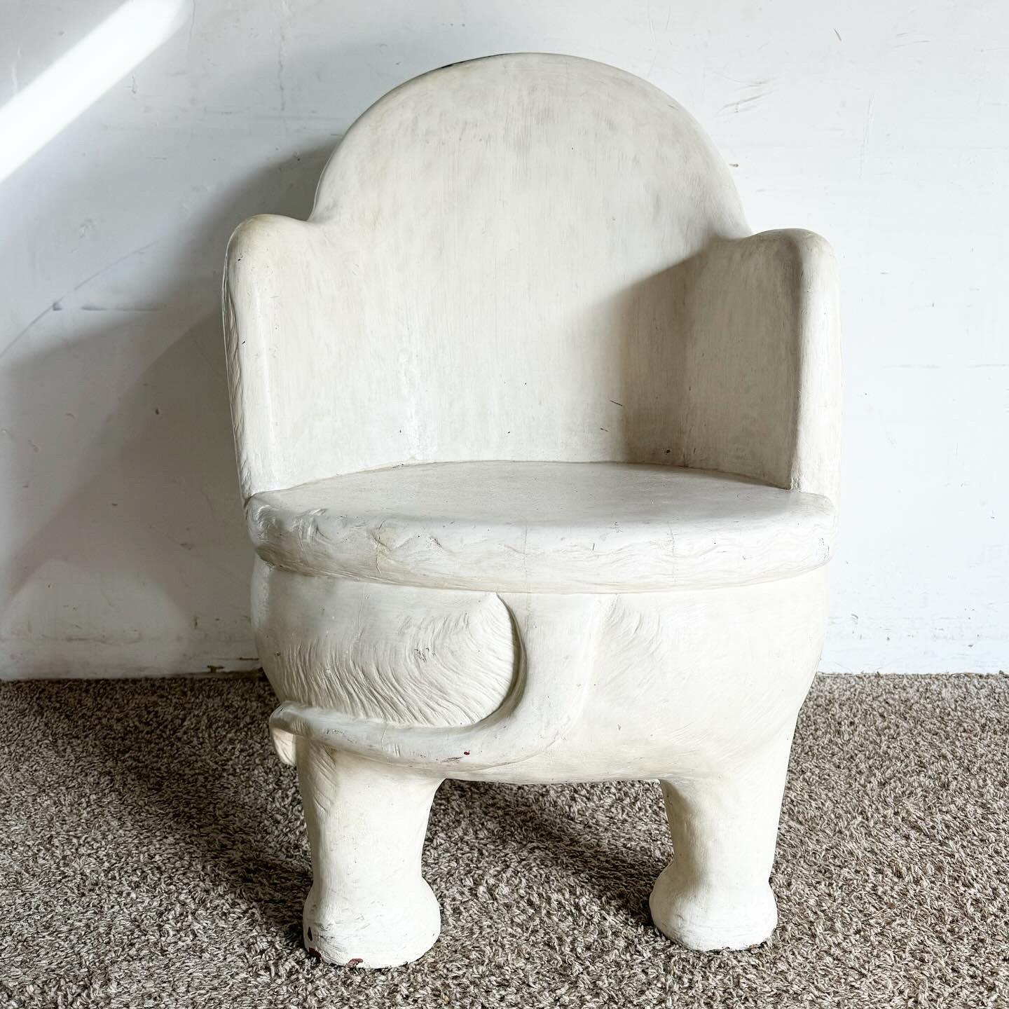 20ième siècle Chaise d'appoint éléphant en bois sculpté à la main en vente