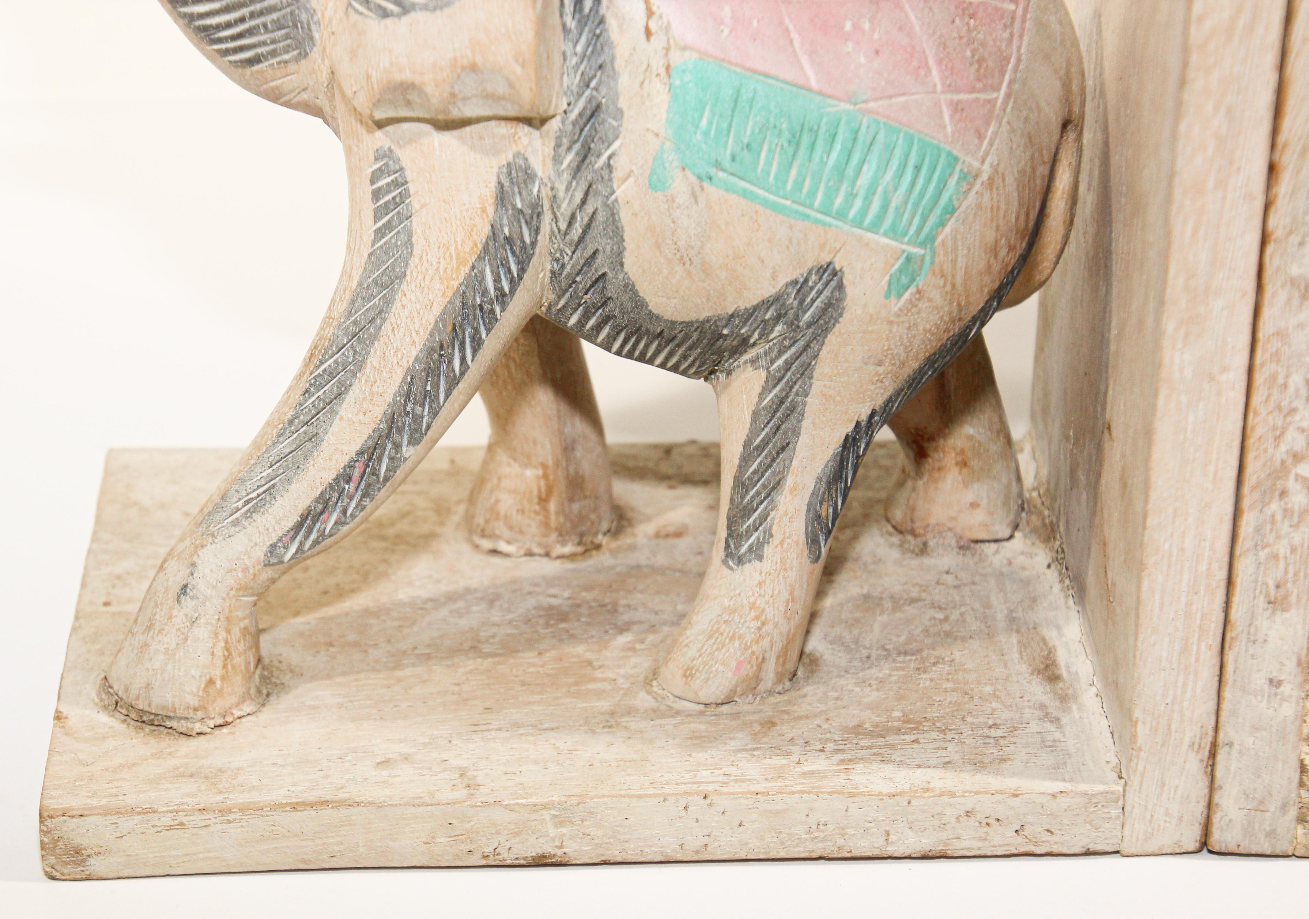 Serre-livres éléphant en bois sculpté à la main en vente 7