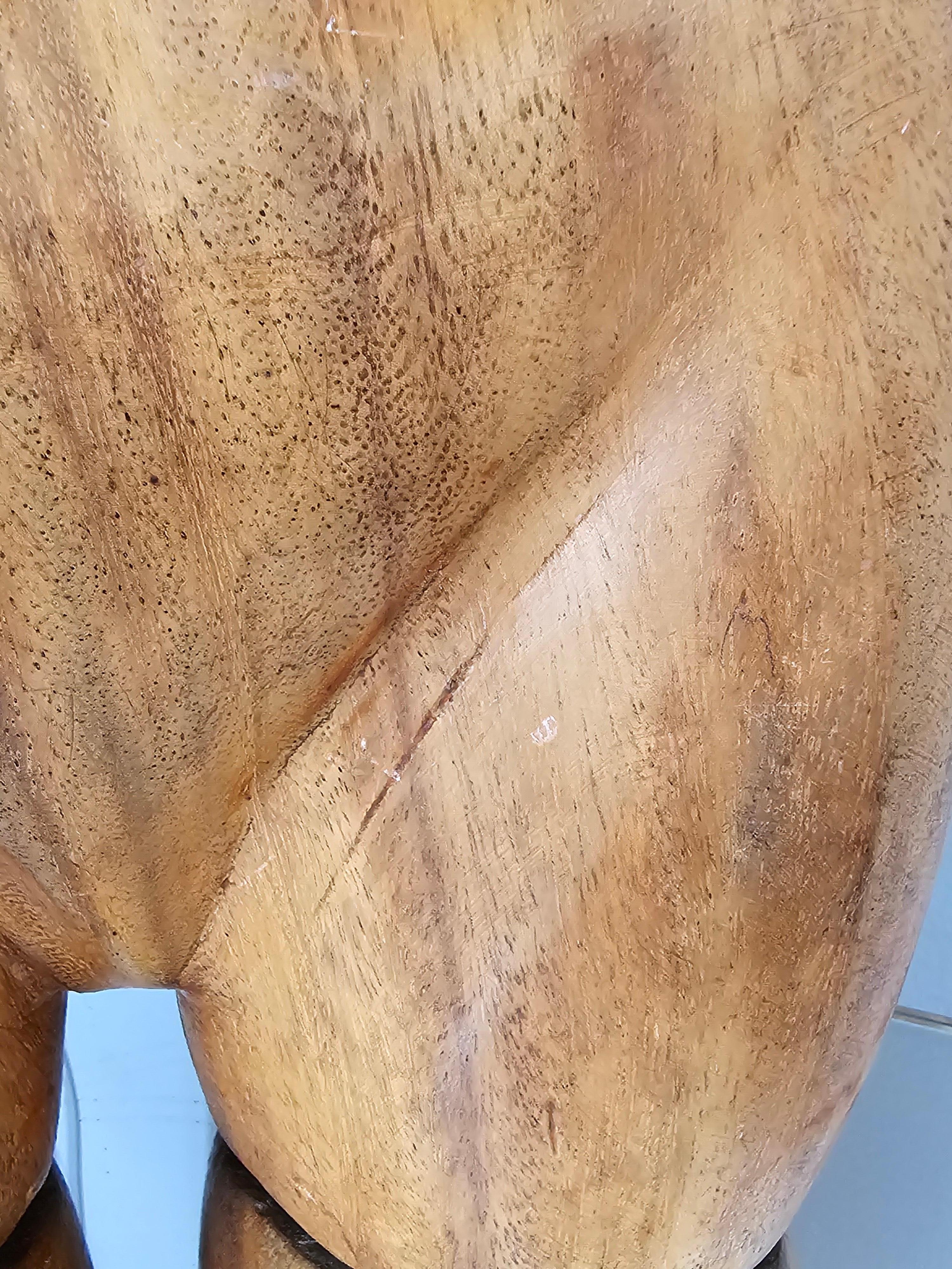 Handgeschnitzte weibliche Torso-Skulptur aus Holz im Angebot 4