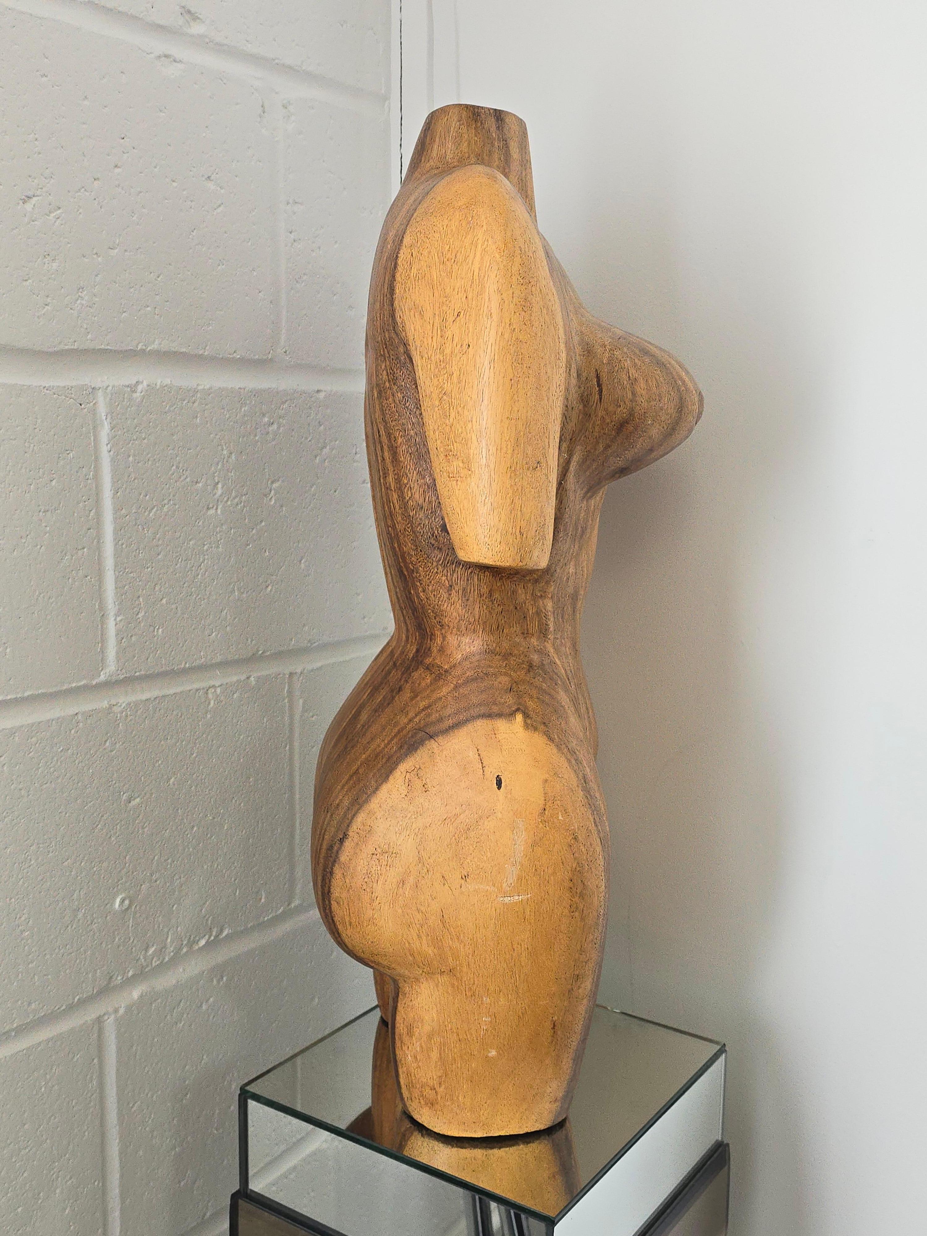 Handgeschnitzte weibliche Torso-Skulptur aus Holz (Sonstiges) im Angebot