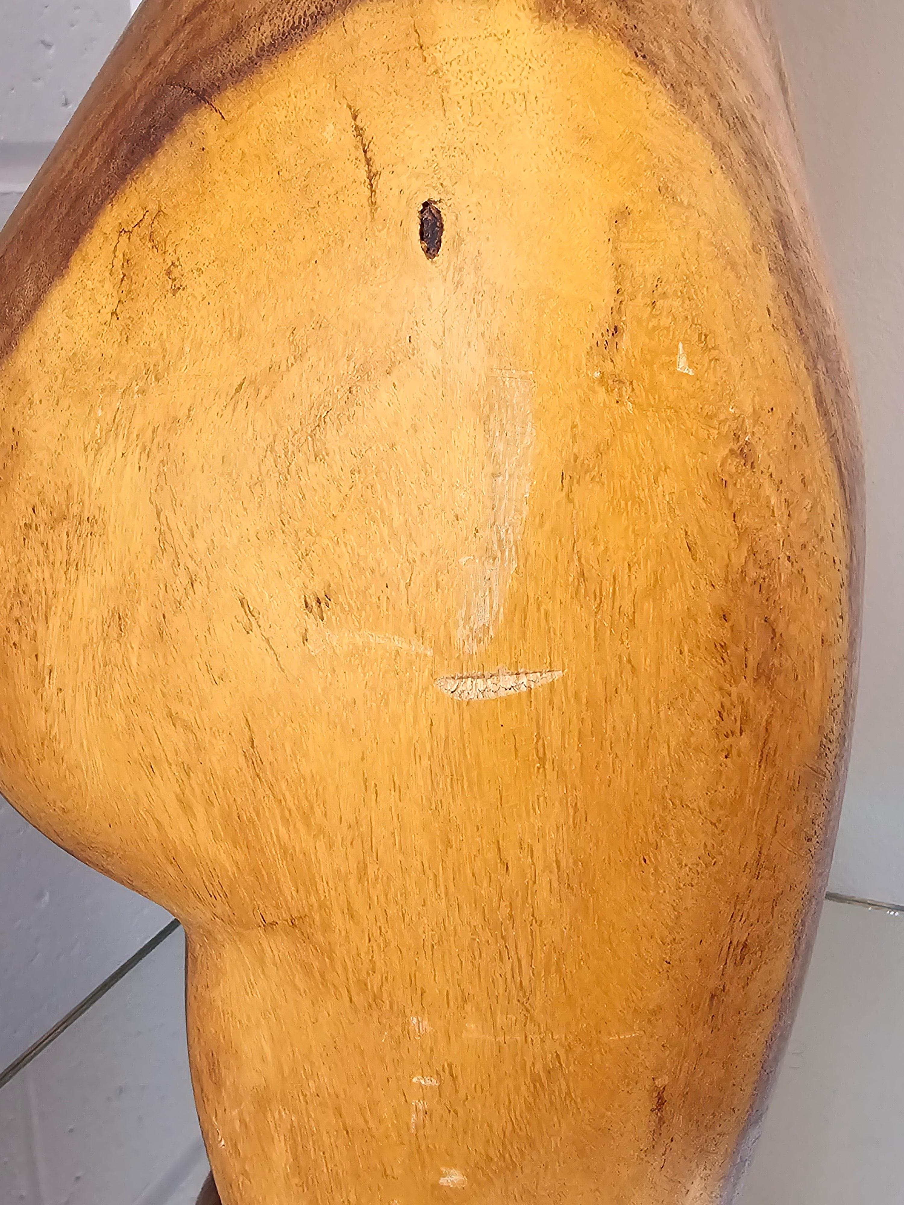Handgeschnitzte weibliche Torso-Skulptur aus Holz im Angebot 2