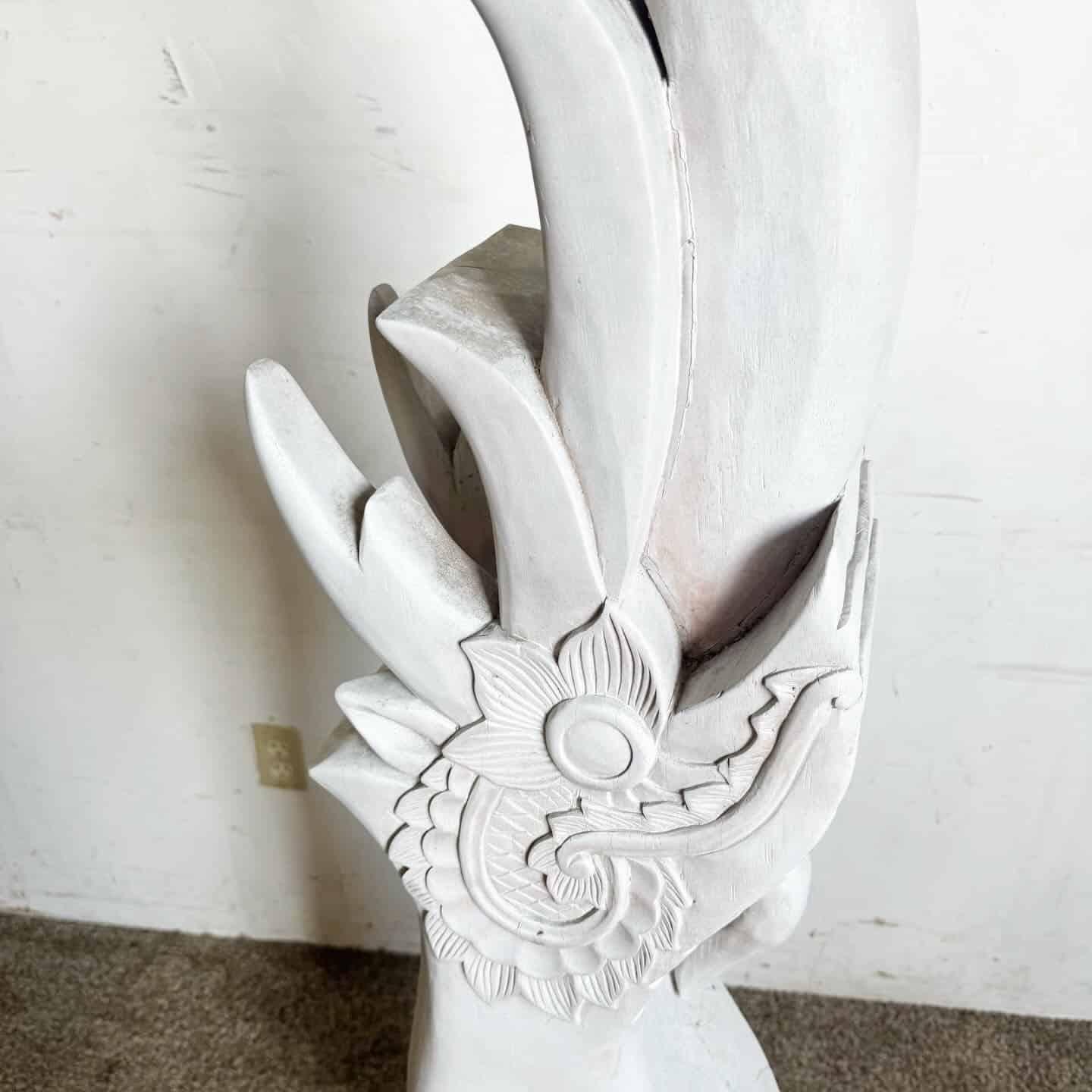 Métal Sculpture de fleurs en bois sculptée à la main sur socle en métal en vente