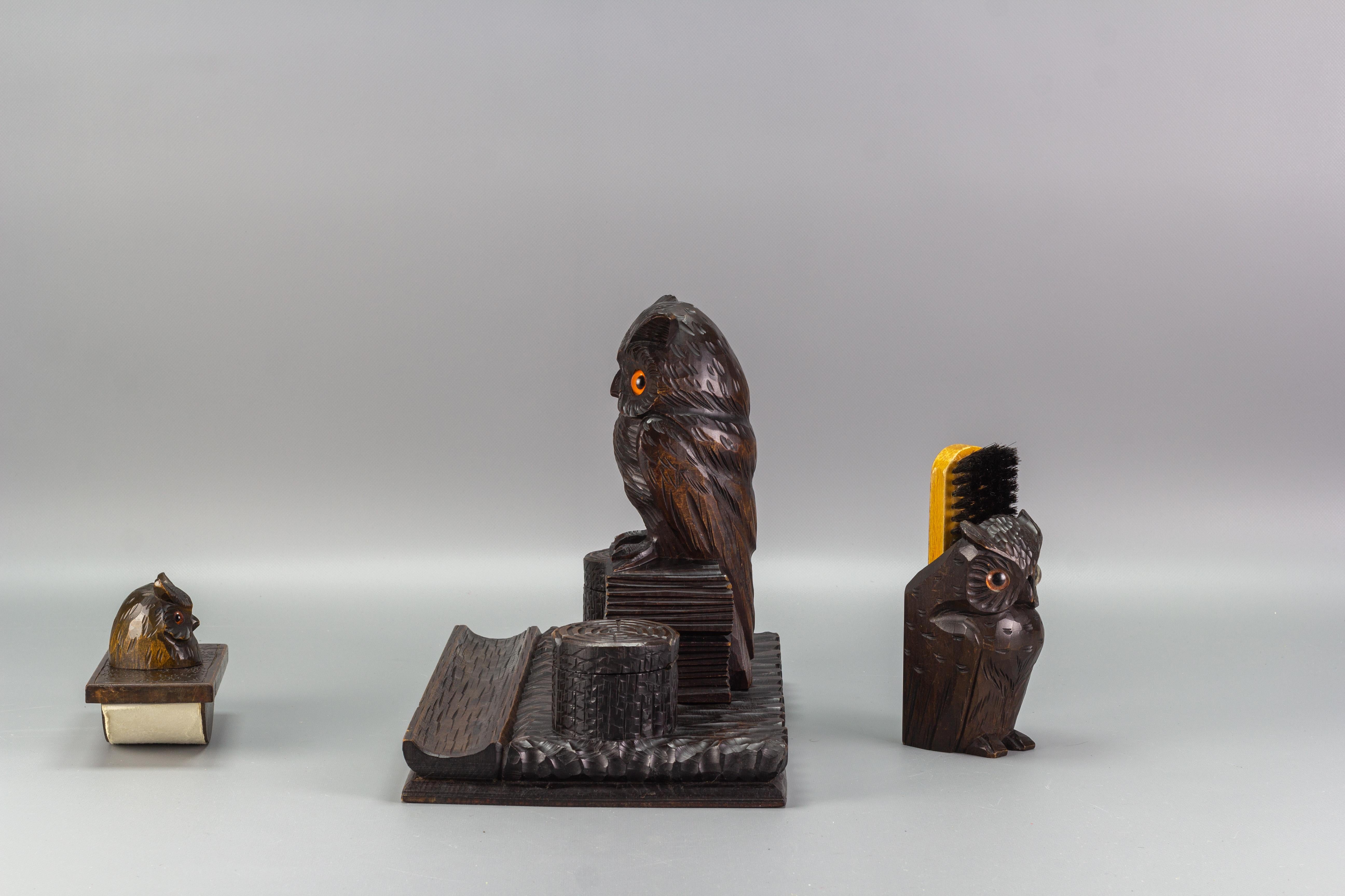 Hand-Carved Wooden Inkwell Desk Set with Owl Figures, 1930s For Sale 1