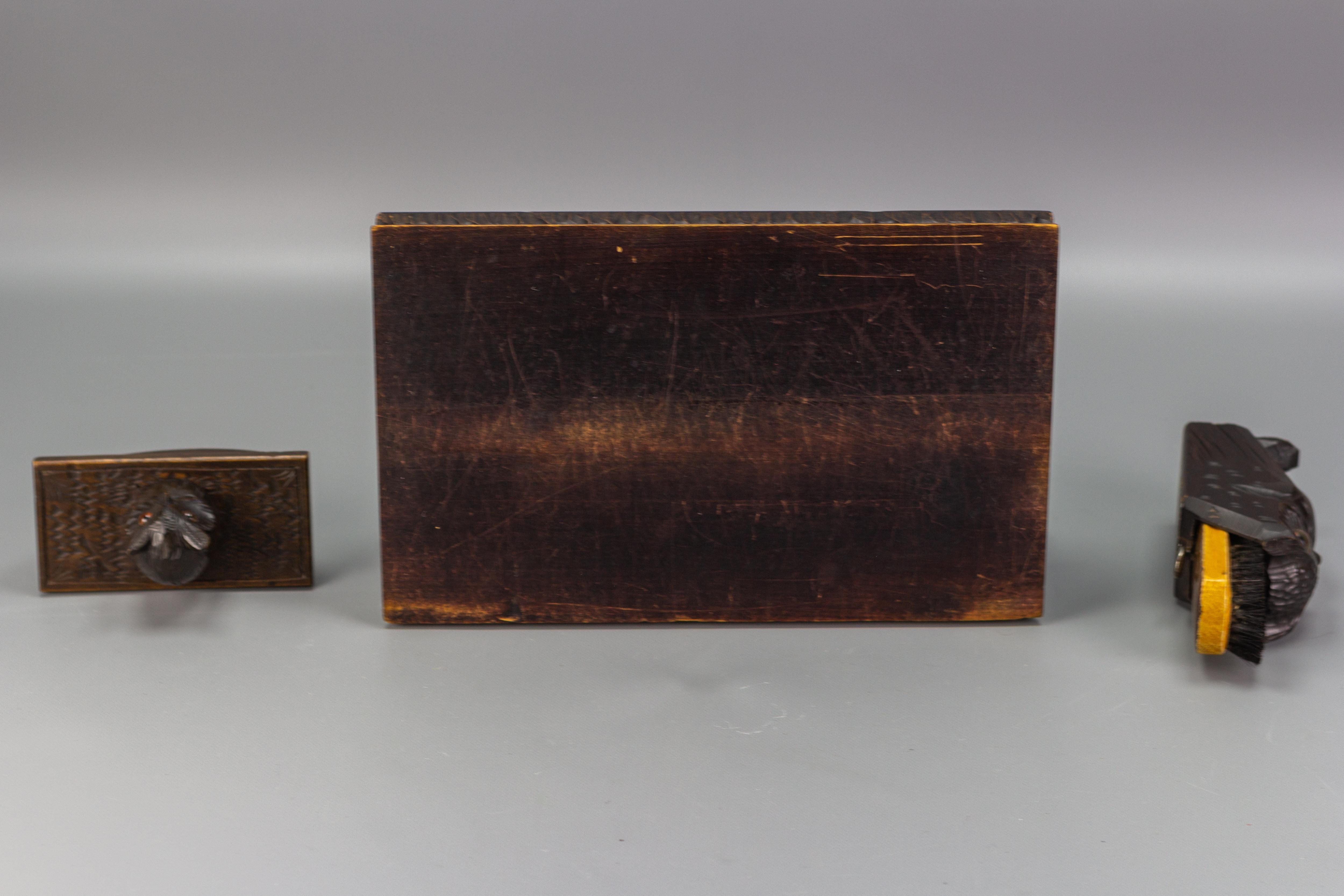 Handgeschnitztes Holz-Tintenfass-Schreibtischset mit Eulenfiguren aus Holz, 1930er Jahre im Angebot 11