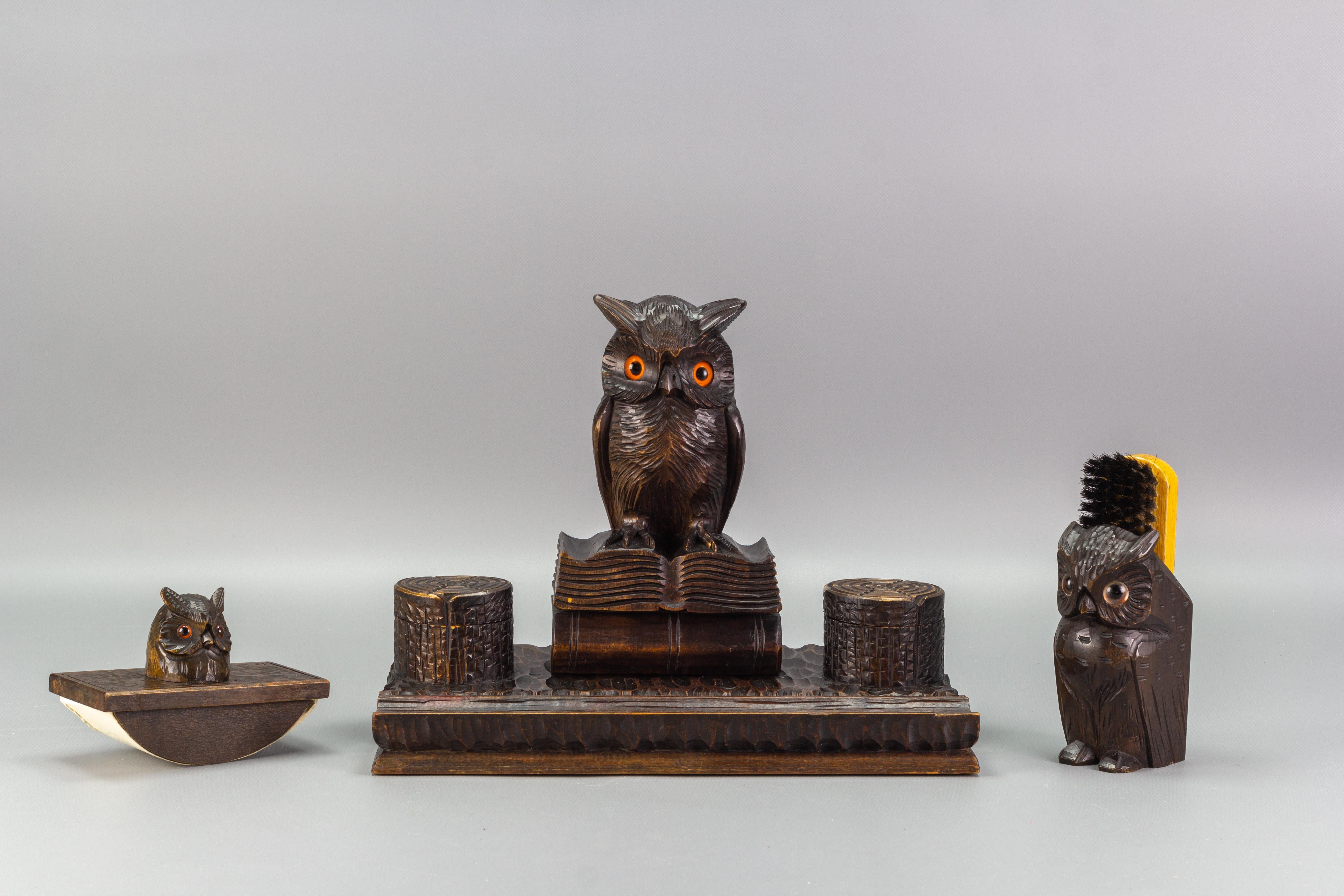 Black Forest Hand-Carved Wooden Inkwell Desk Set with Owl Figures, 1930s For Sale