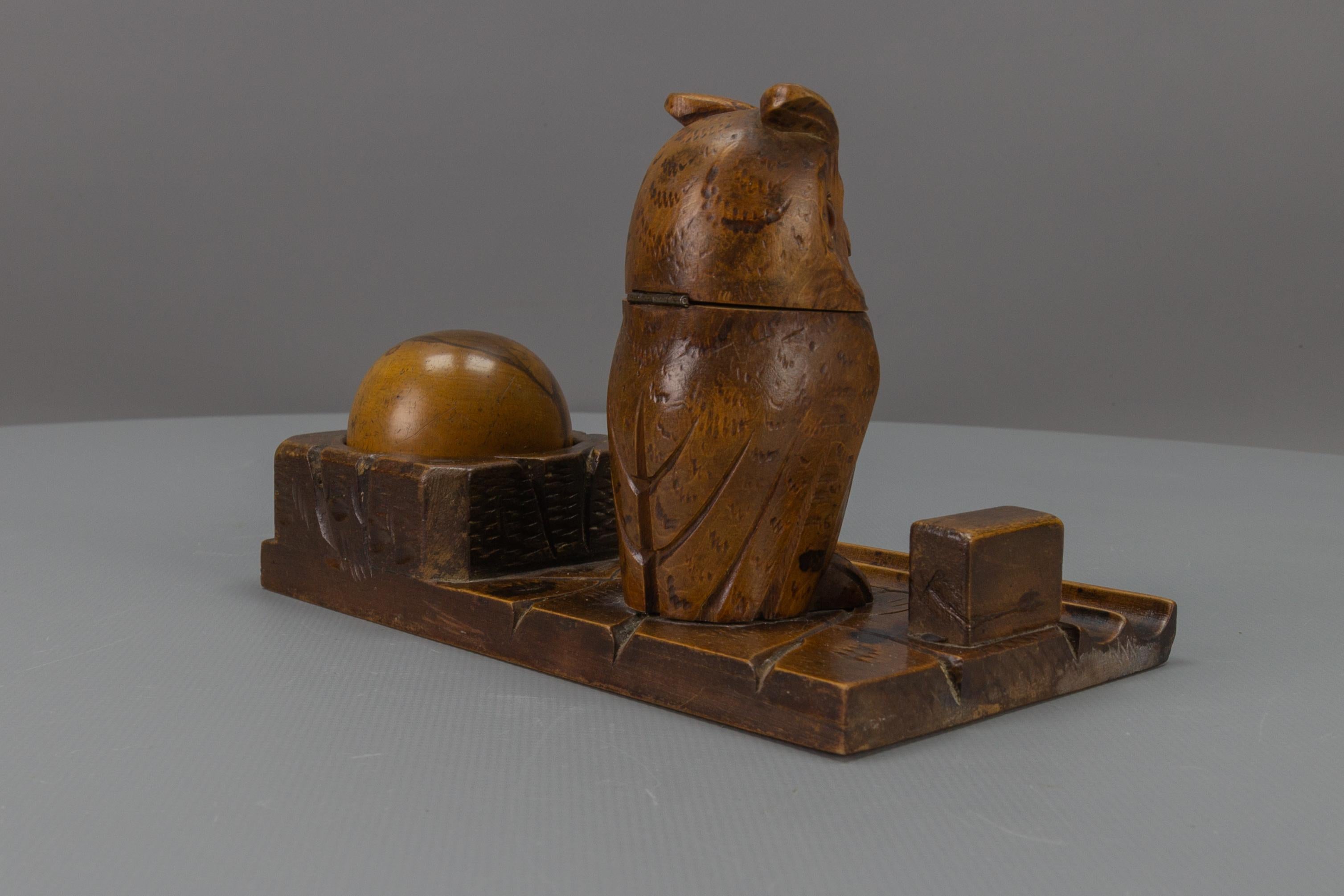 Swiss Hand-Carved Wooden Inkwell or Pen Stand with Owl Figure, 1920s For Sale